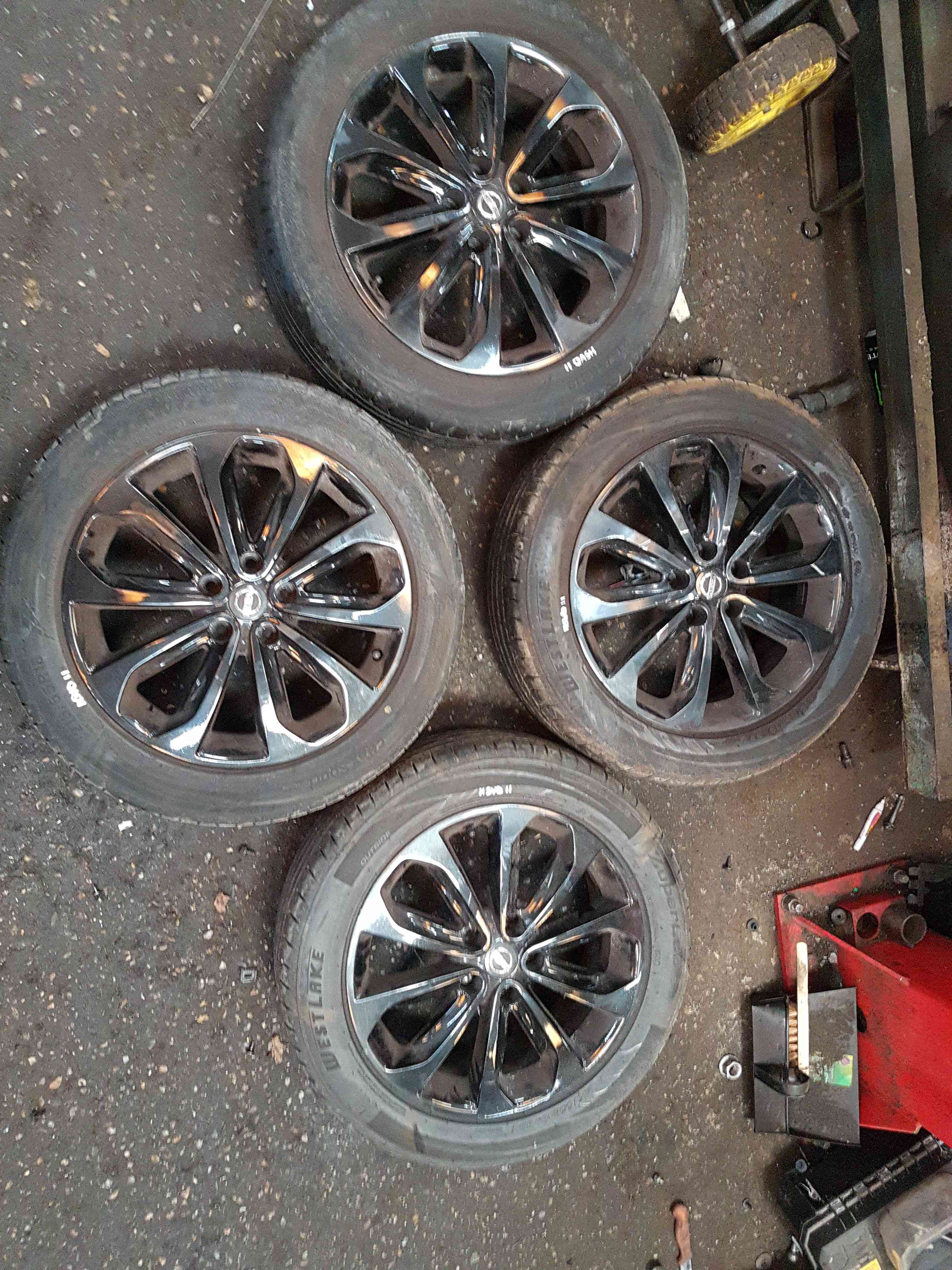 Thumb 16 Nissan Qashqai MK2 2006-2013 Alloy Wheel SET Black 17Inch + Tyre 215 55 18 5Mm  