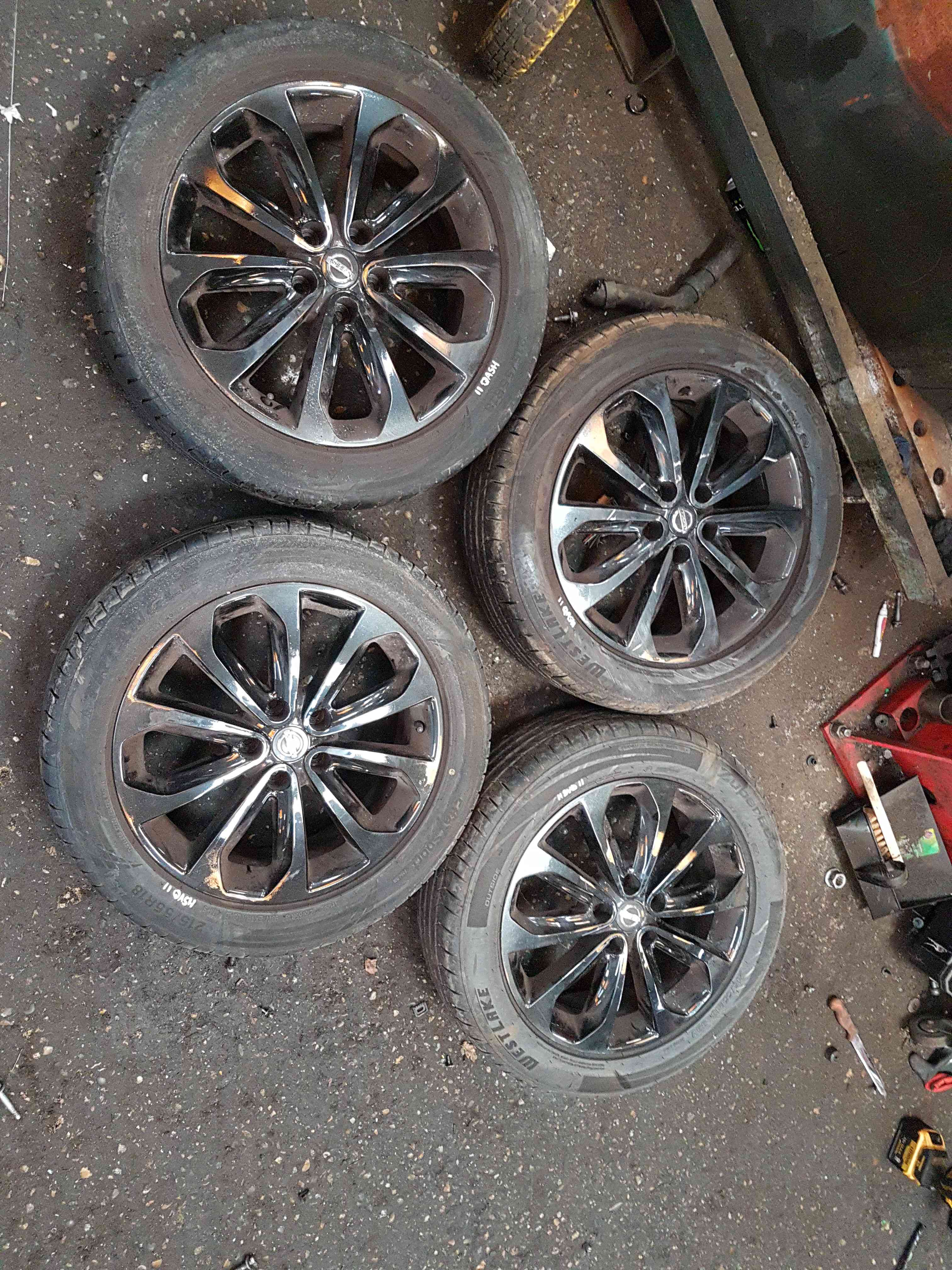 Thumb 3 Nissan Qashqai MK2 2006-2013 Alloy Wheel SET Black 17Inch + Tyre 215 55 18 5Mm  