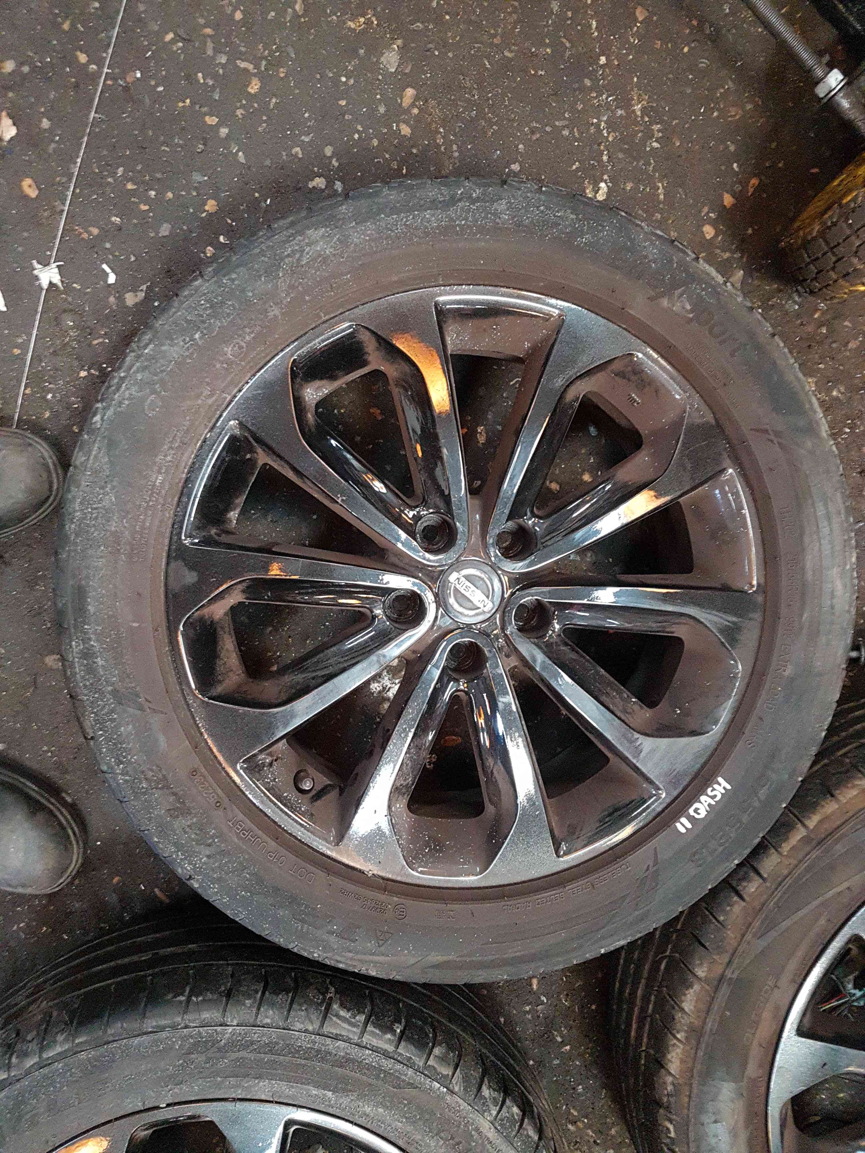 Thumb 5 Nissan Qashqai MK2 2006-2013 Alloy Wheel SET Black 17Inch + Tyre 215 55 18 5Mm  