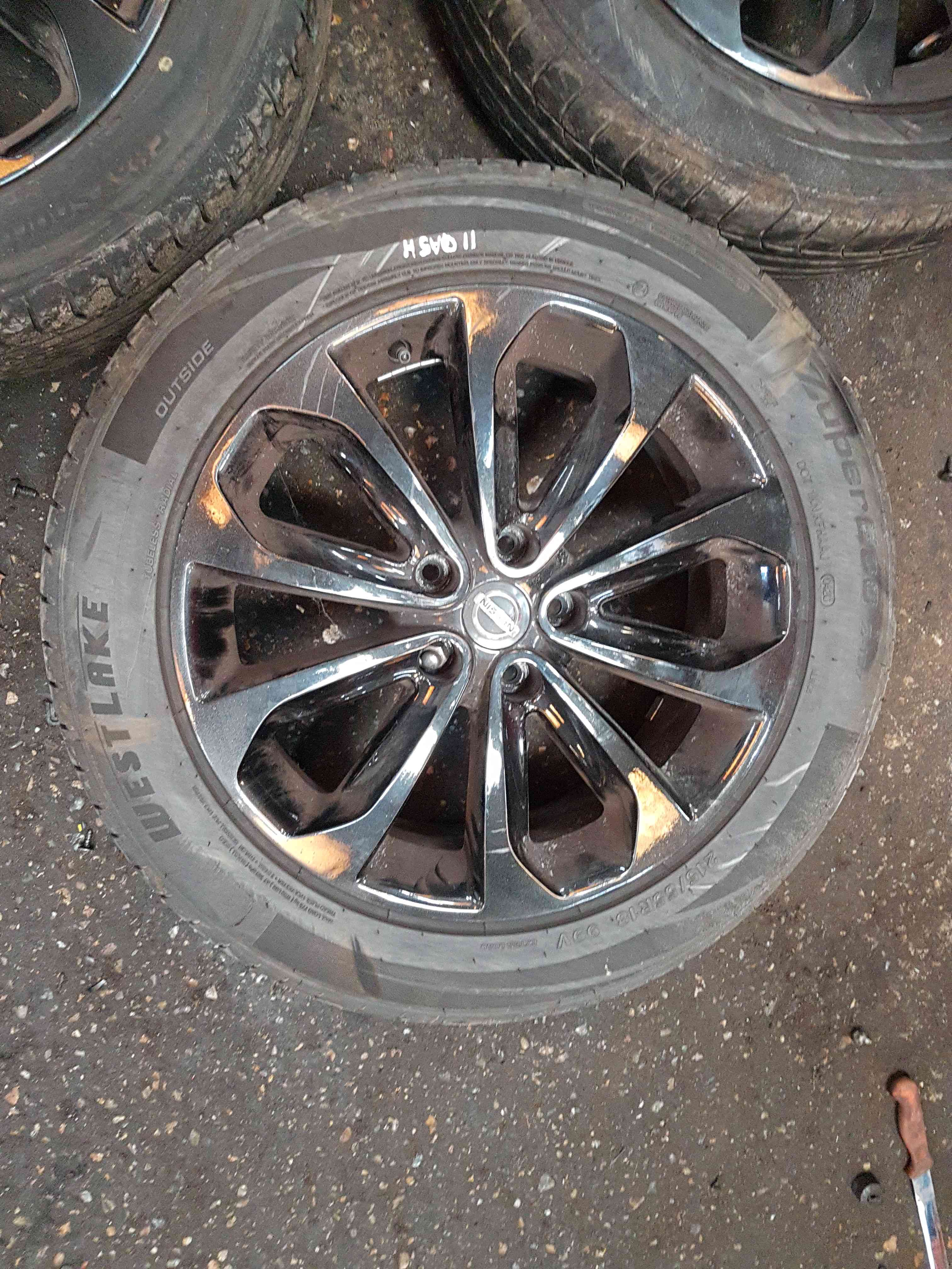 Thumb 8 Nissan Qashqai MK2 2006-2013 Alloy Wheel SET Black 17Inch + Tyre 215 55 18 5Mm  