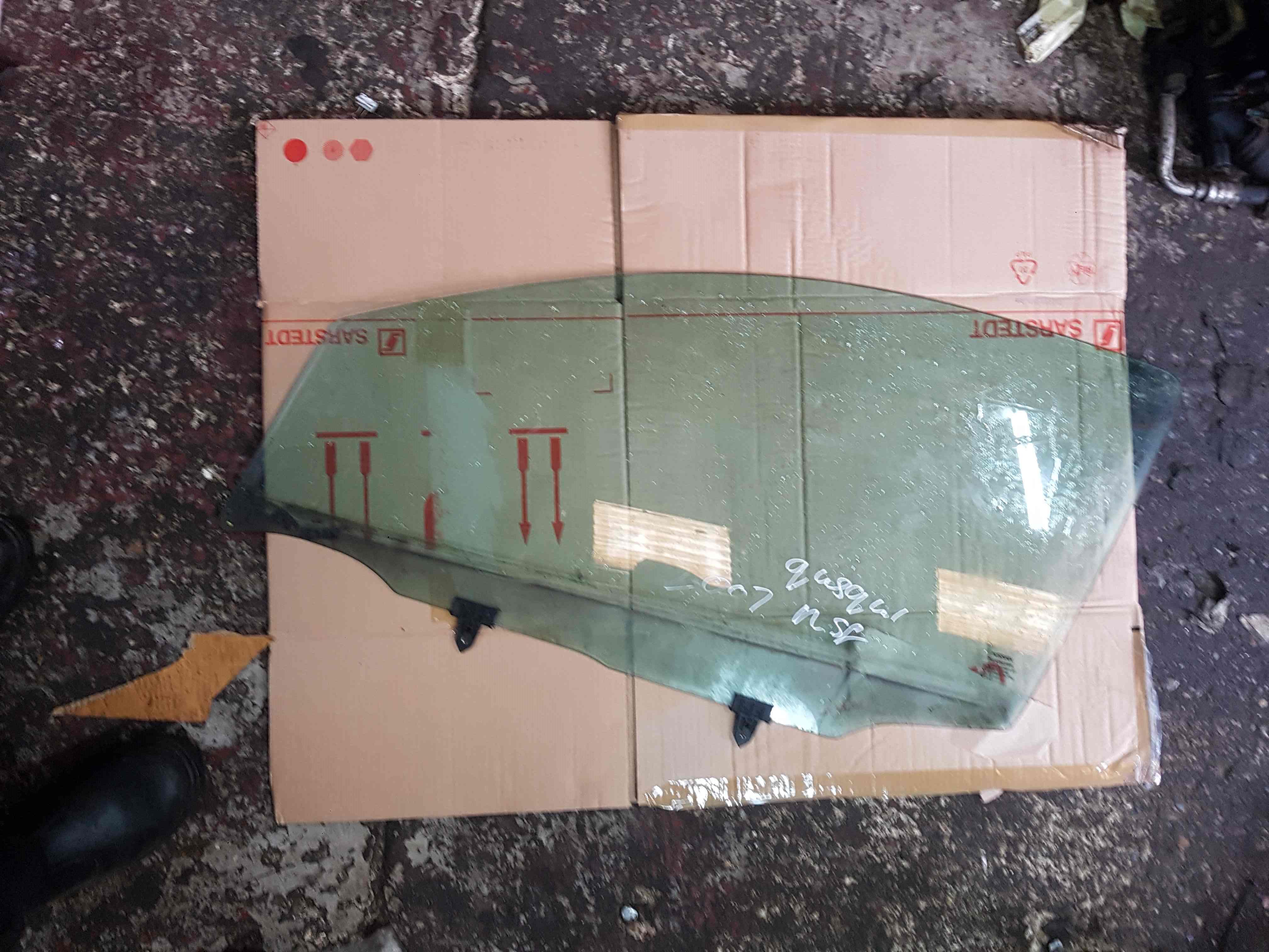 Thumb 7 Nissan Qashqai MK2 2006-2013 NSF Near Side Drivers Front Glass Window