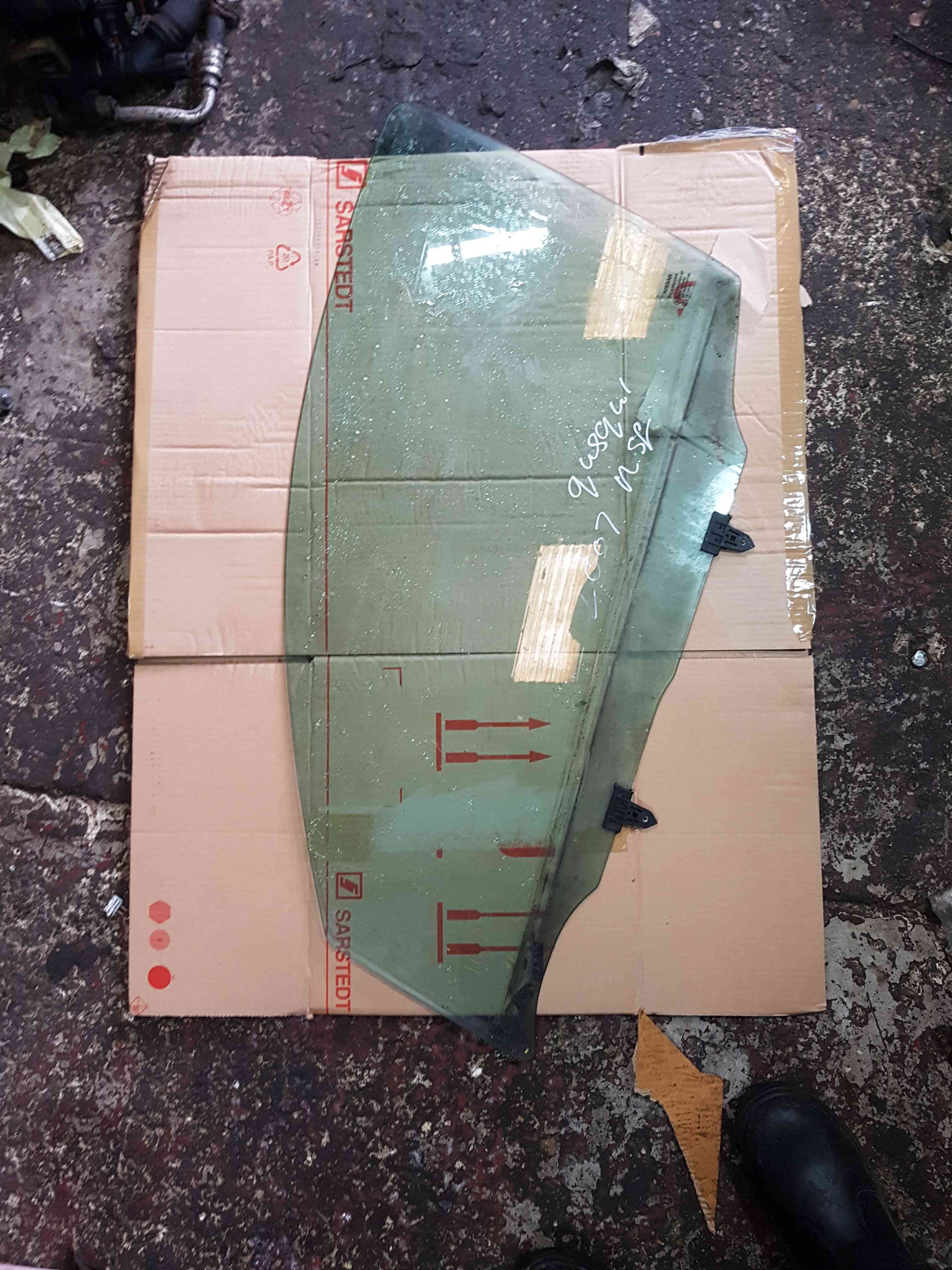 Thumb 6 Nissan Qashqai MK2 2006-2013 NSF Near Side Drivers Front Glass Window