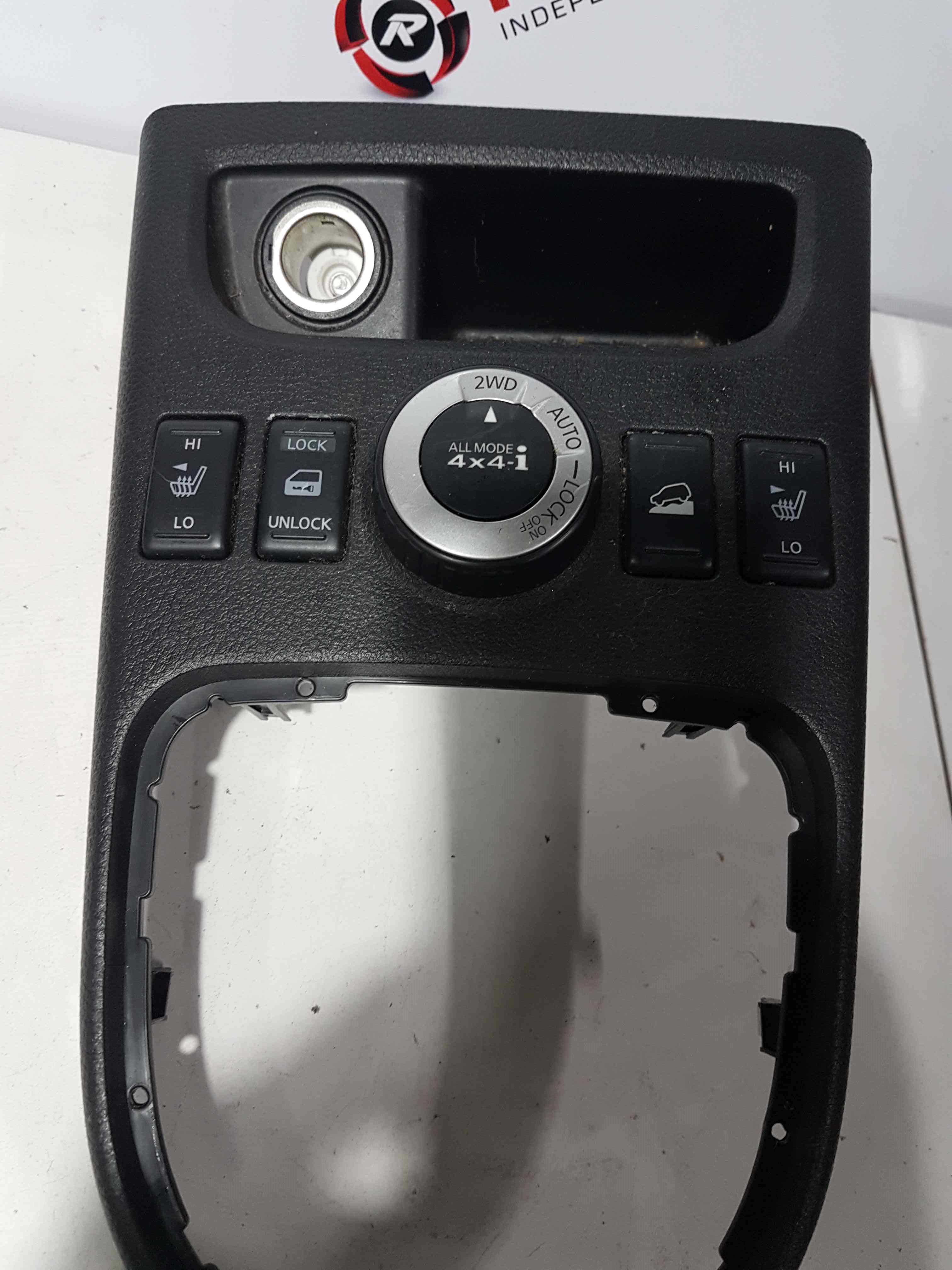 Thumb 3 Nissan X-Trail 2011-2014 Centre Controls Heated Seats Button Diff