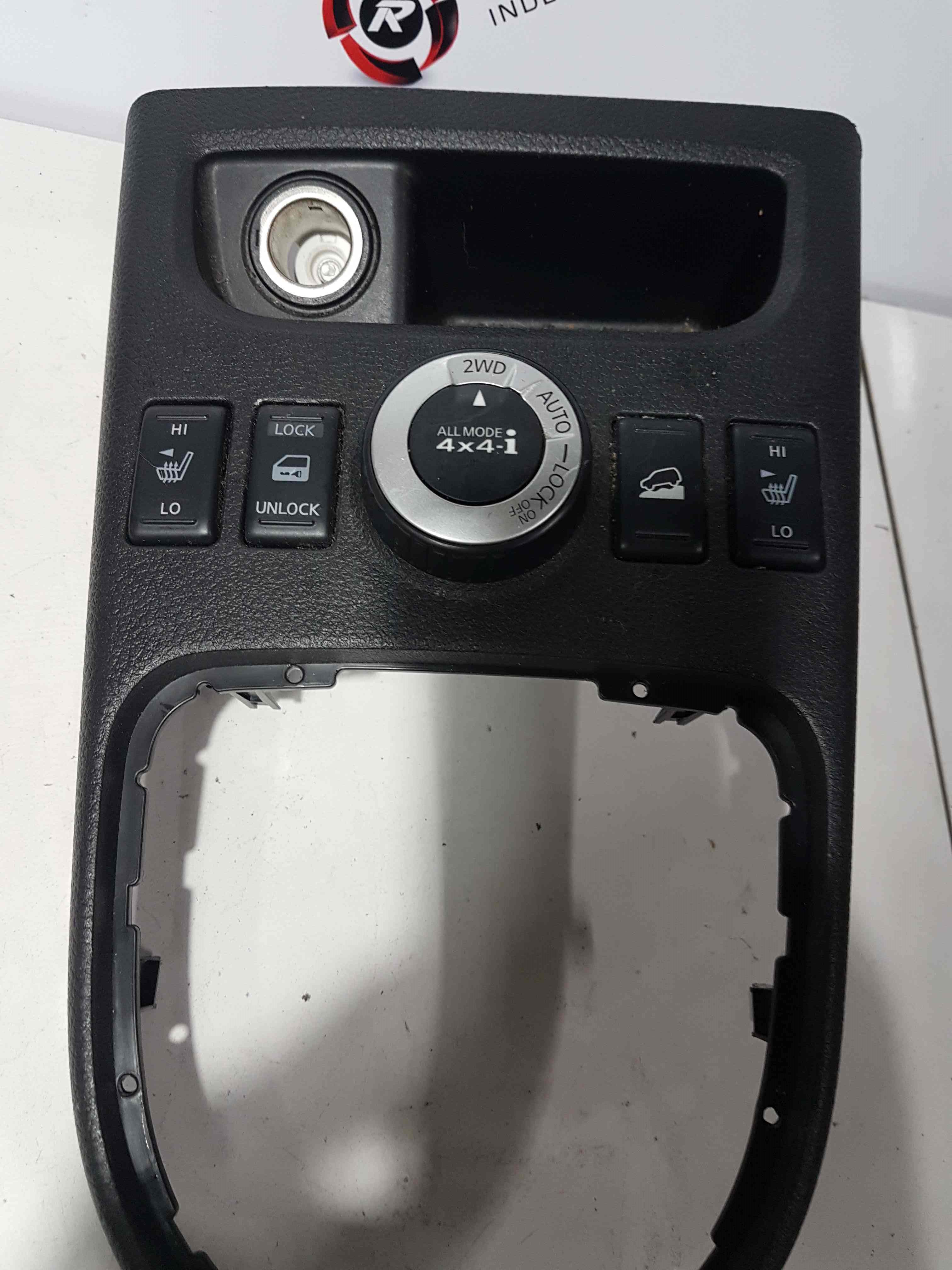 Thumb 4 Nissan X-Trail 2011-2014 Centre Controls Heated Seats Button Diff