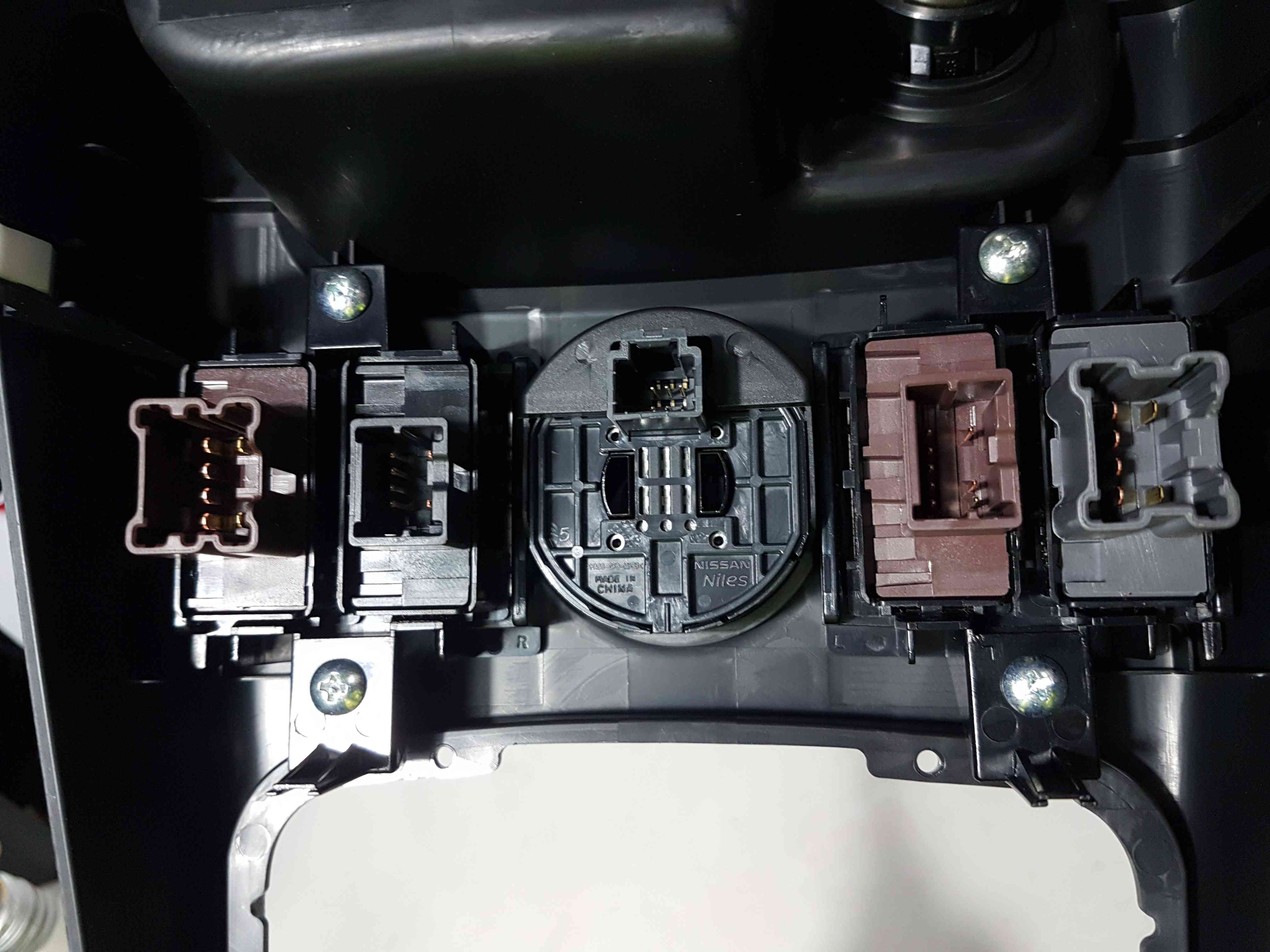 Thumb 5 Nissan X-Trail 2011-2014 Centre Controls Heated Seats Button Diff