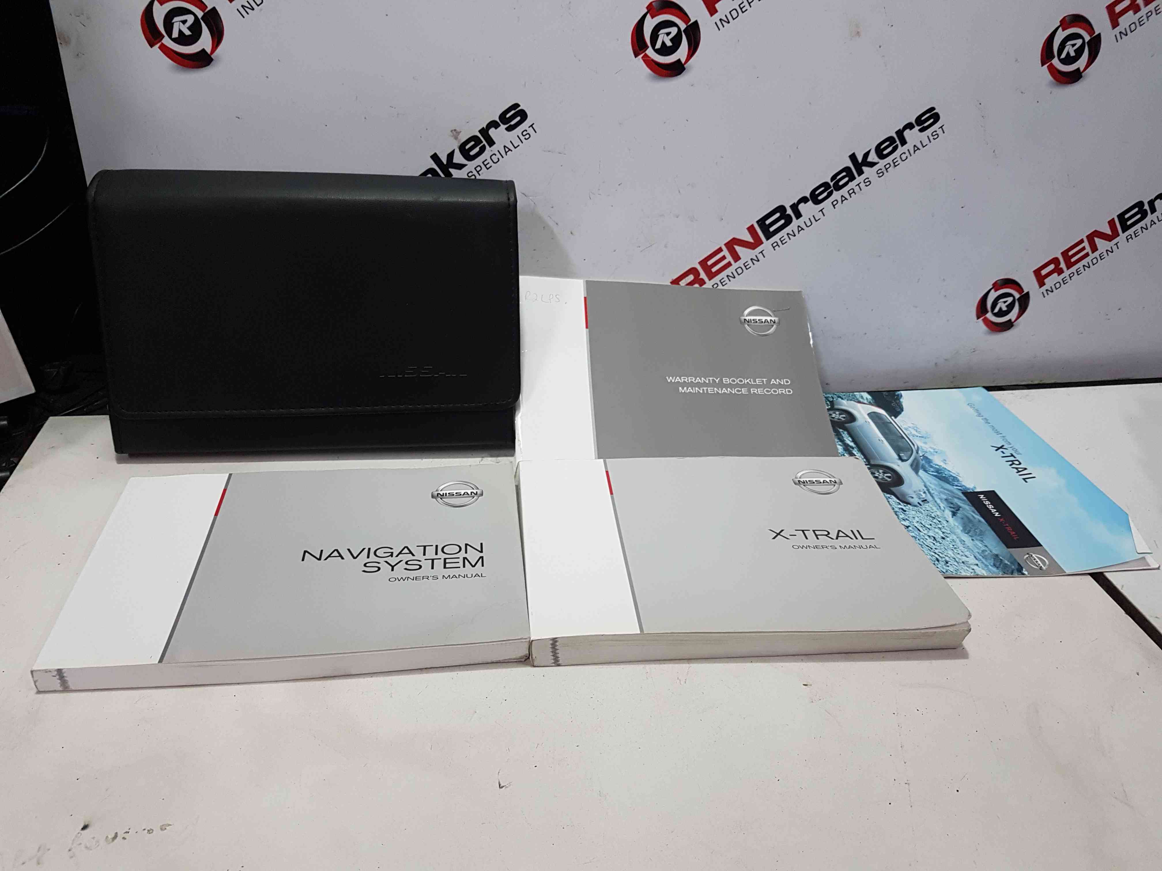 Thumb 3 Nissan X-Trail T31 2011-2014 Handbook Documents + Wallet