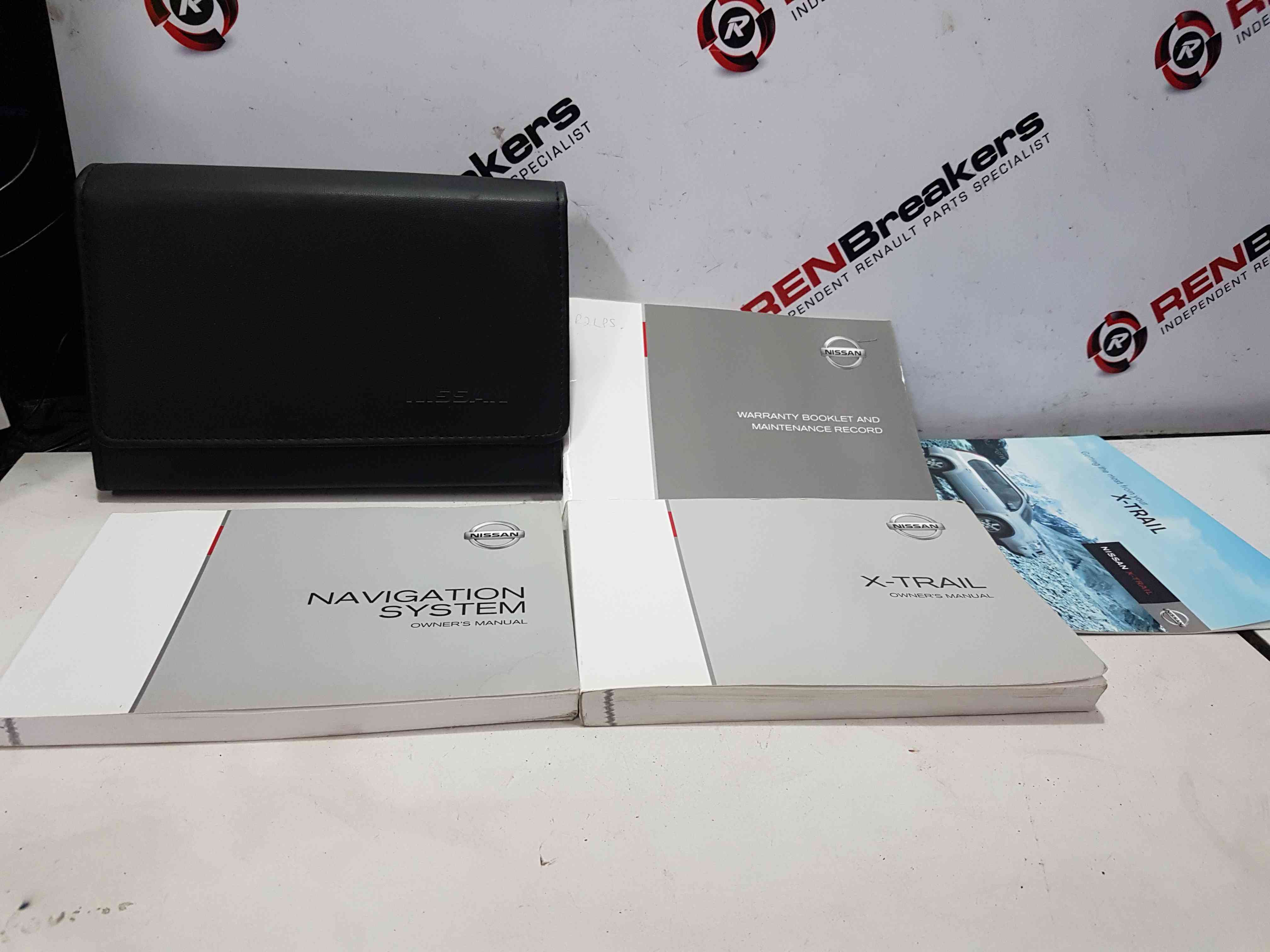 Thumb 6 Nissan X-Trail T31 2011-2014 Handbook Documents + Wallet