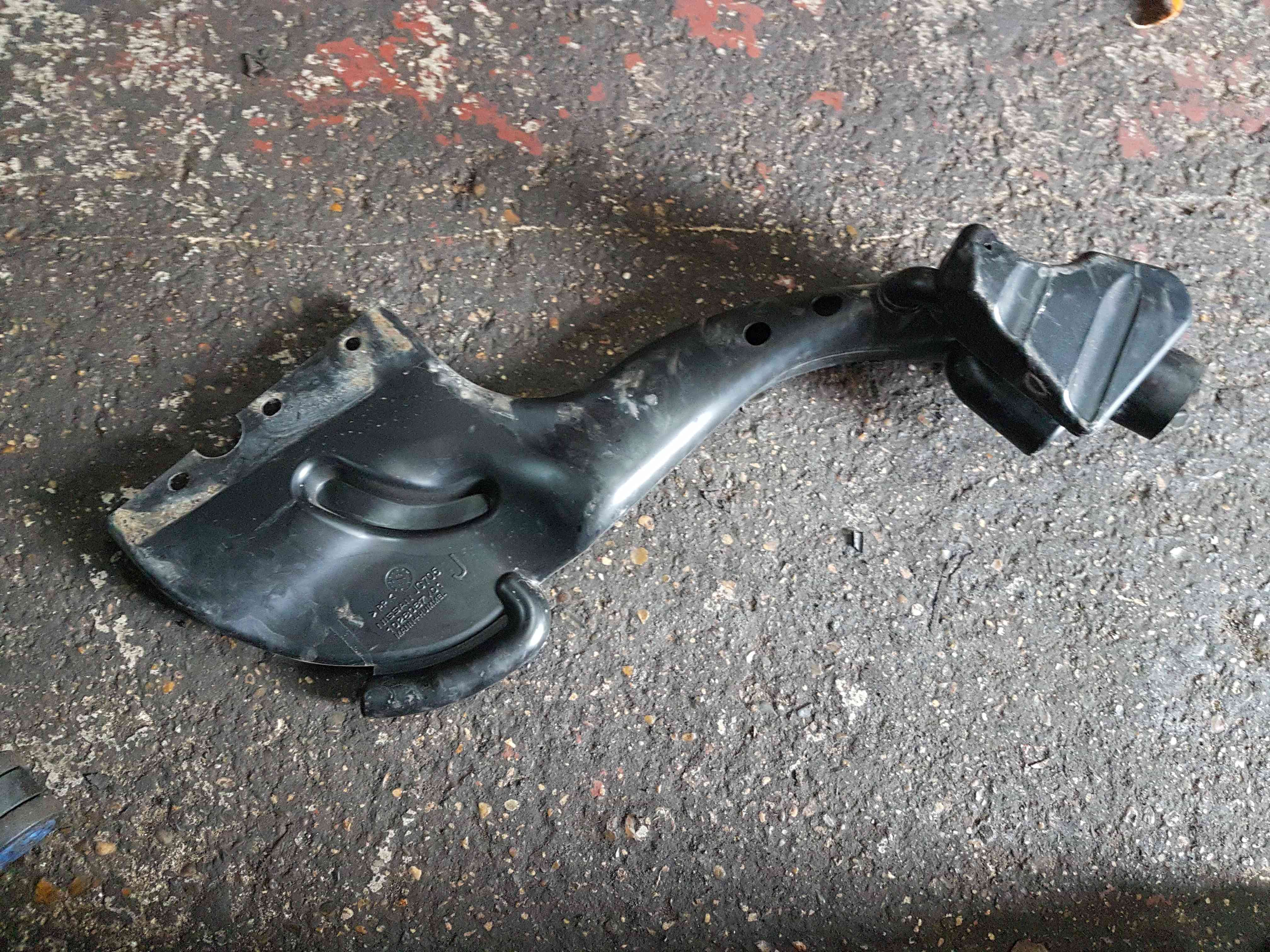 Thumb 5 Nissan X-Trail Tekna 2011-2014 Air Intake Duct Hose Pipe 1028087v01 1028087V01