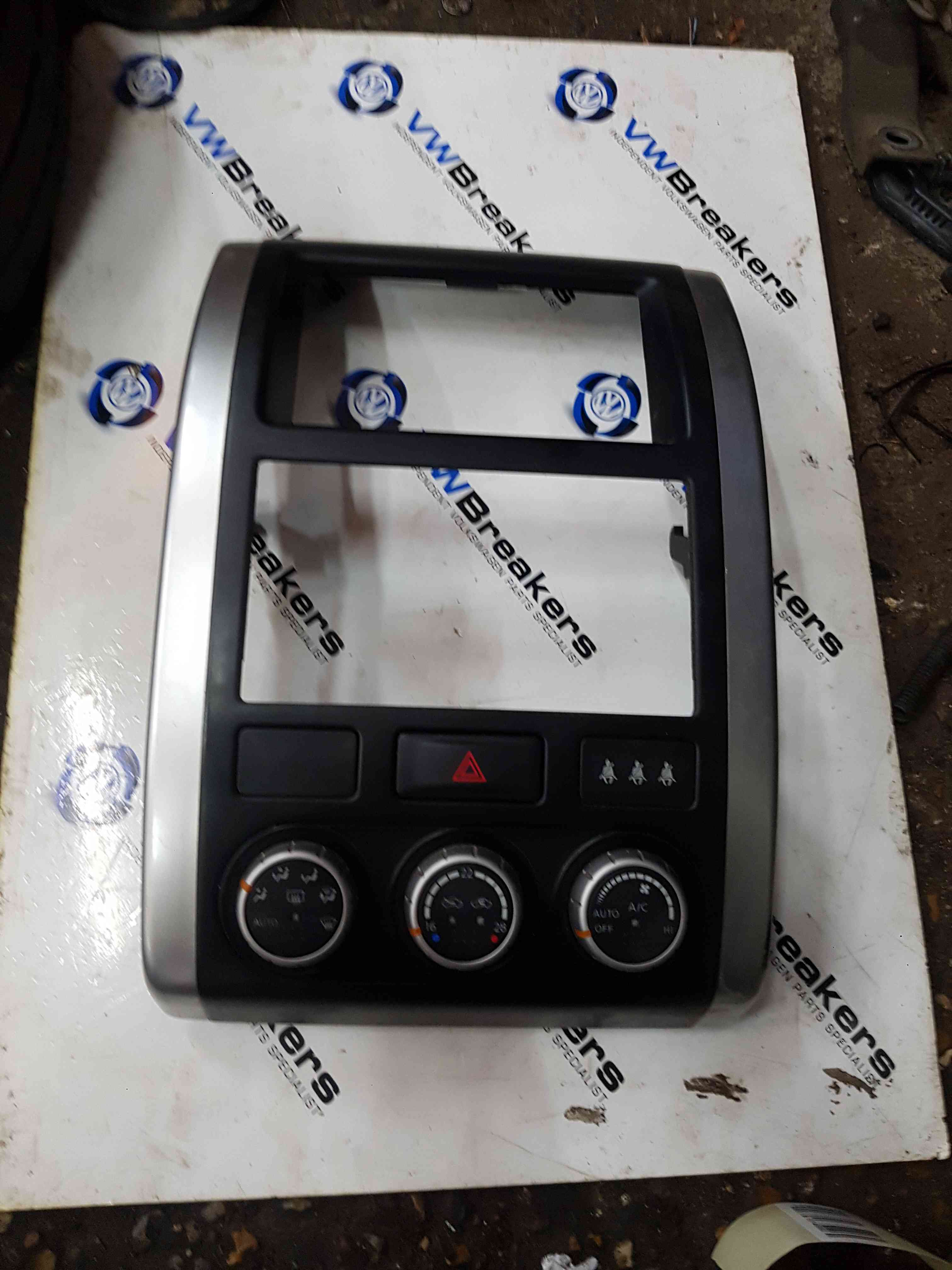 Thumb 6 Nissan X-Trail Tekna 2011-2014 Centre Surround Trim Hazard Heater Controls