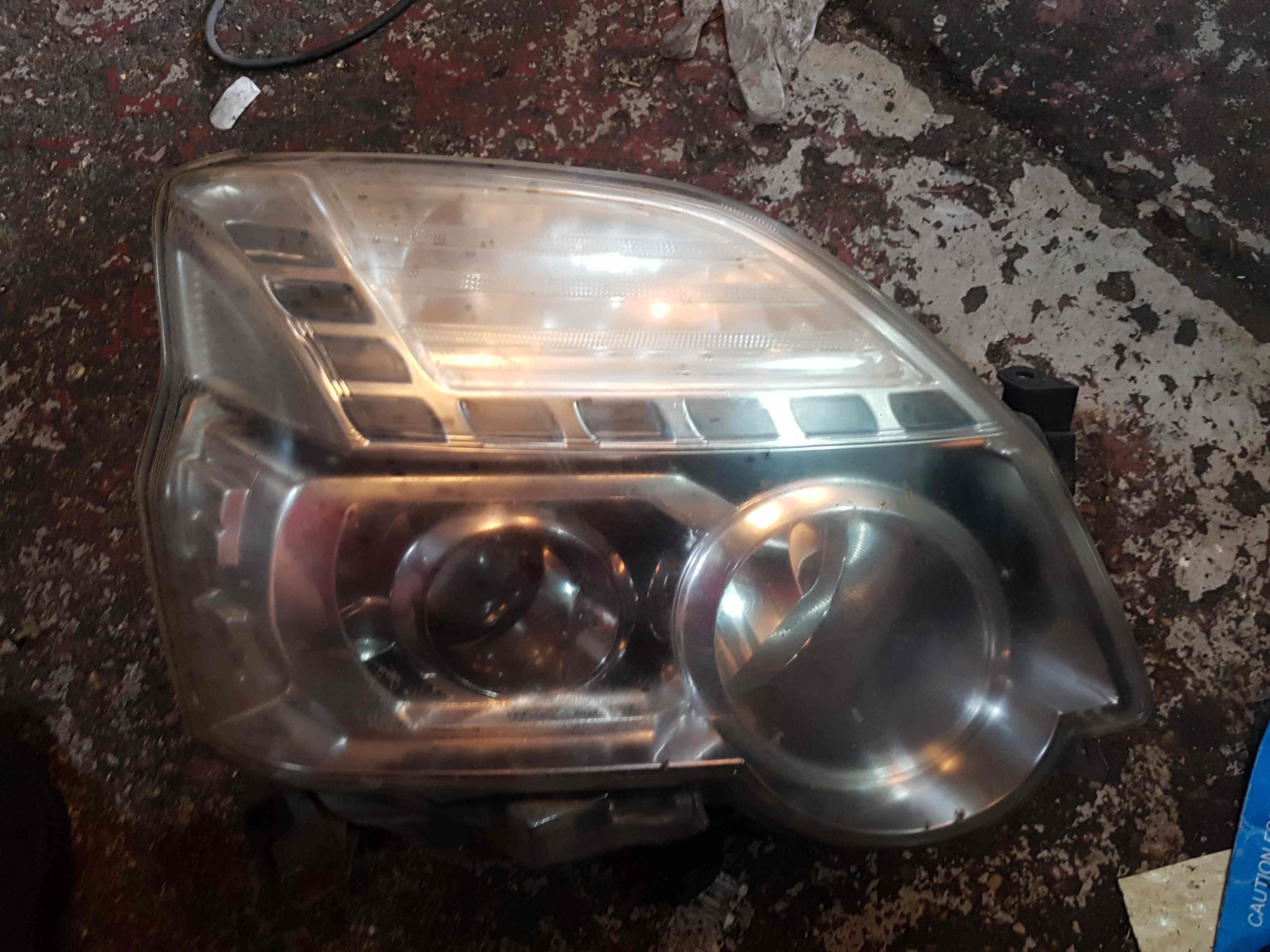 Thumb 2 Nissan X-Trail Tekna 2011-2014 Drivers OSF Front Headlight Xenon