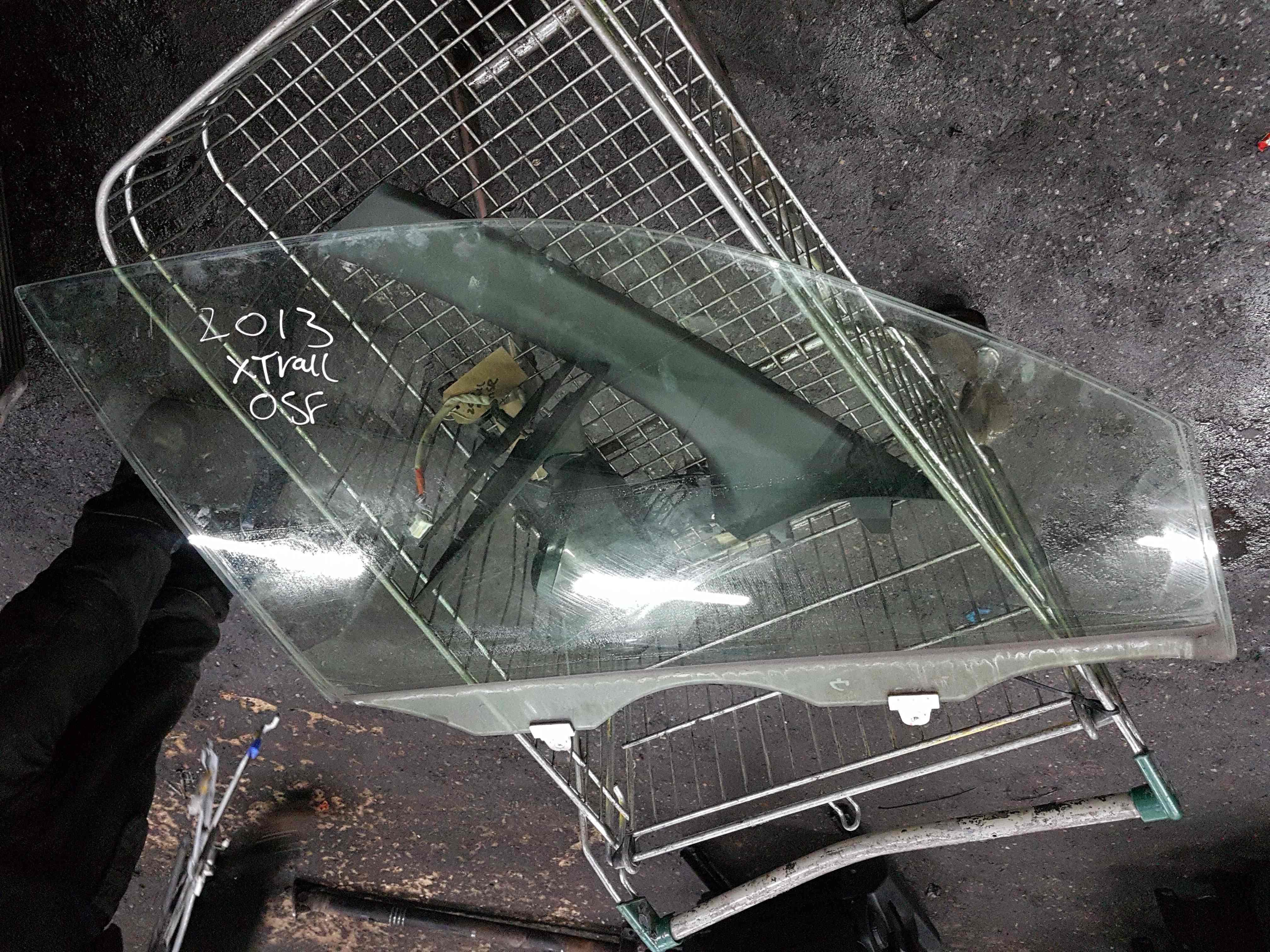 Thumb 2 Nissan X-Trail Tekna 2011-2014 Drivers OSF Front Window Glass