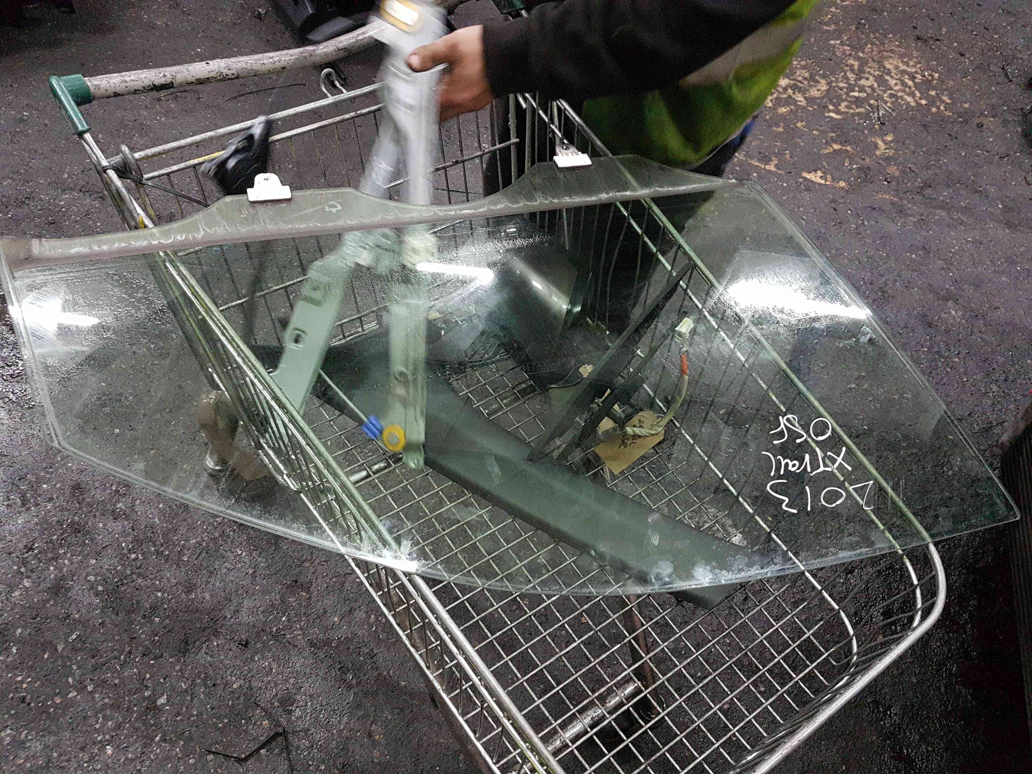 Thumb 4 Nissan X-Trail Tekna 2011-2014 Drivers OSF Front Window Glass