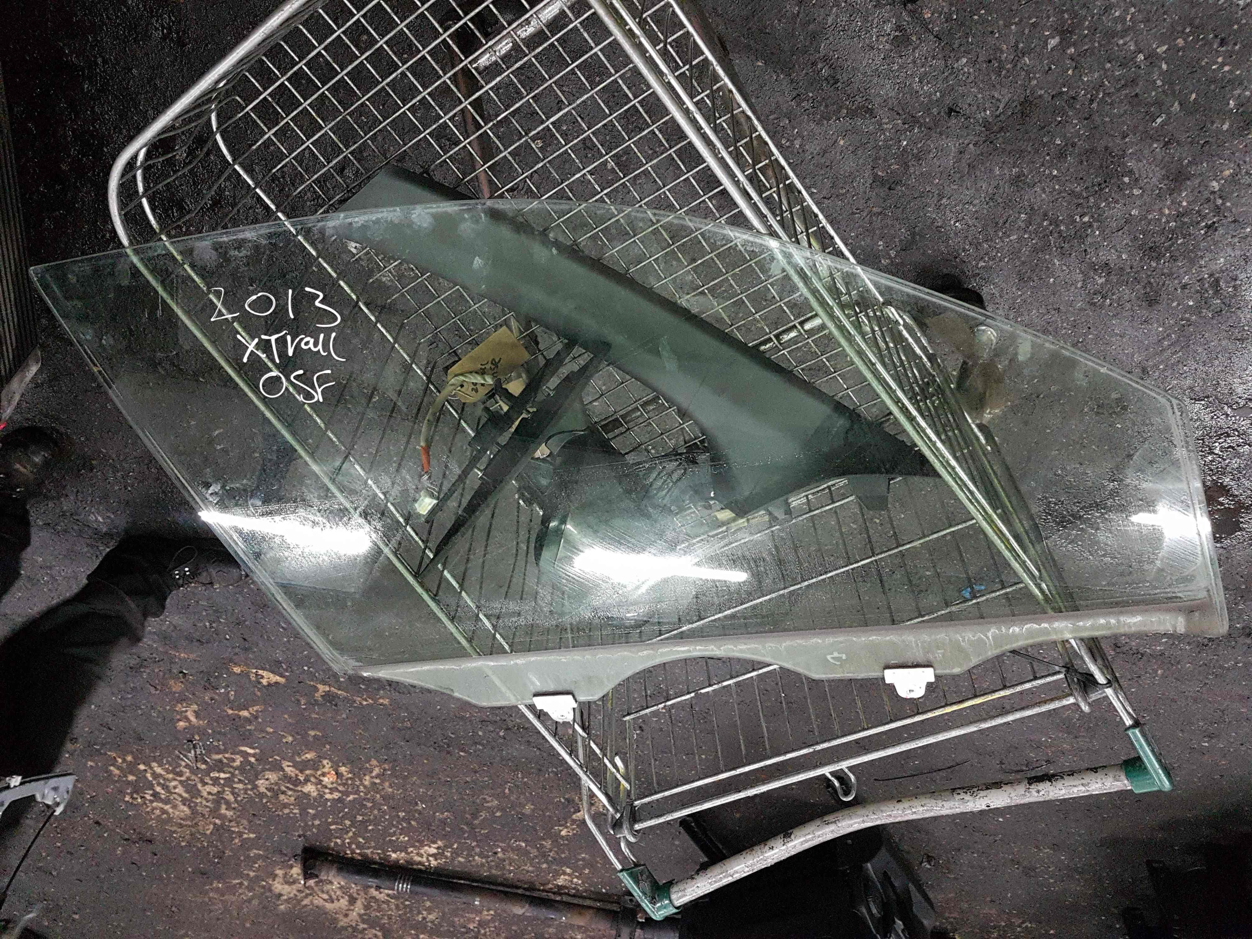 Nissan X-Trail Tekna 2011-2014 Drivers OSF Front Window Glass