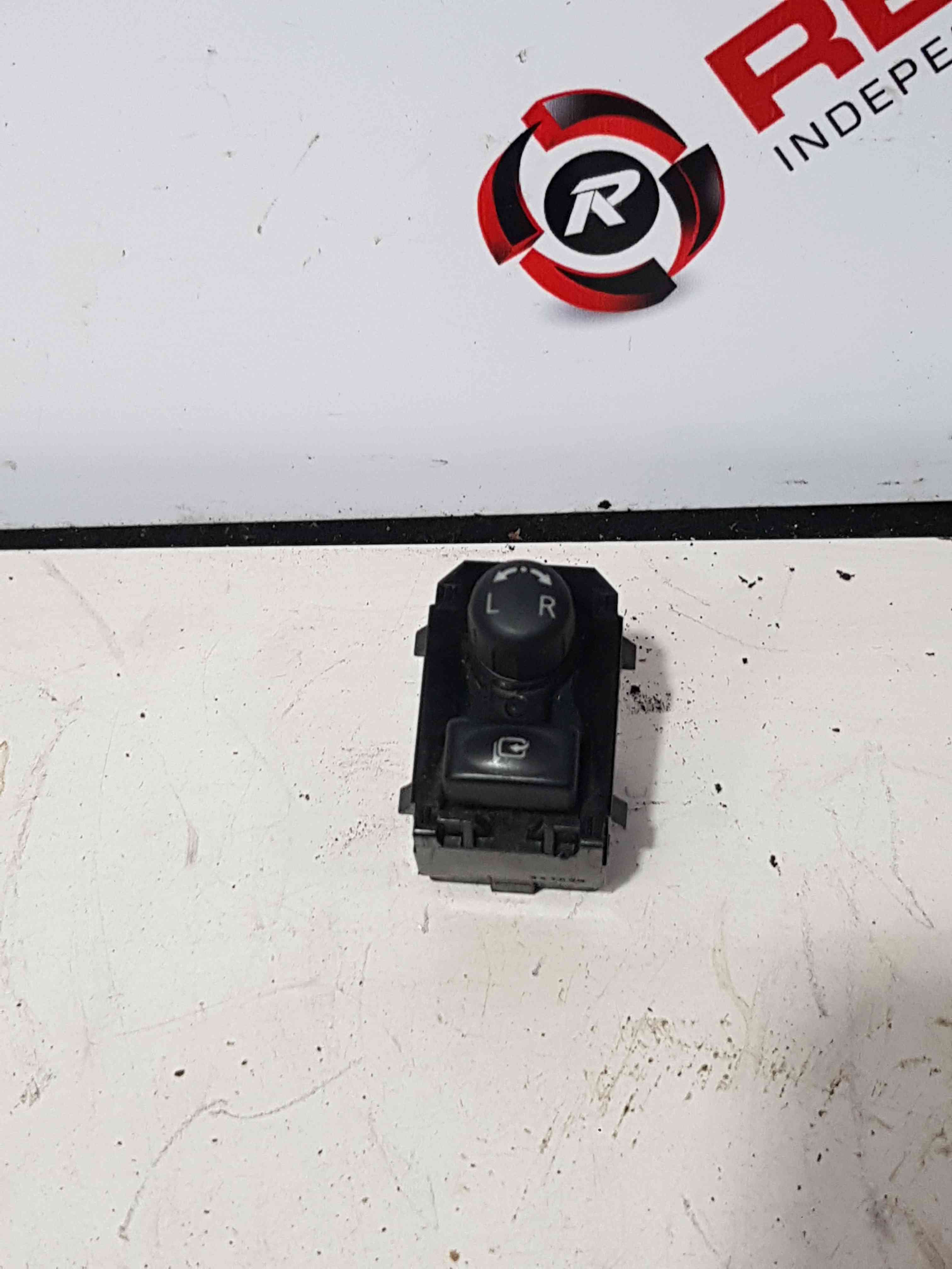 Thumb 6 Nissan X-Trail Tekna 2011-2014 Folding Wing Mirror Adjuster Swicth 