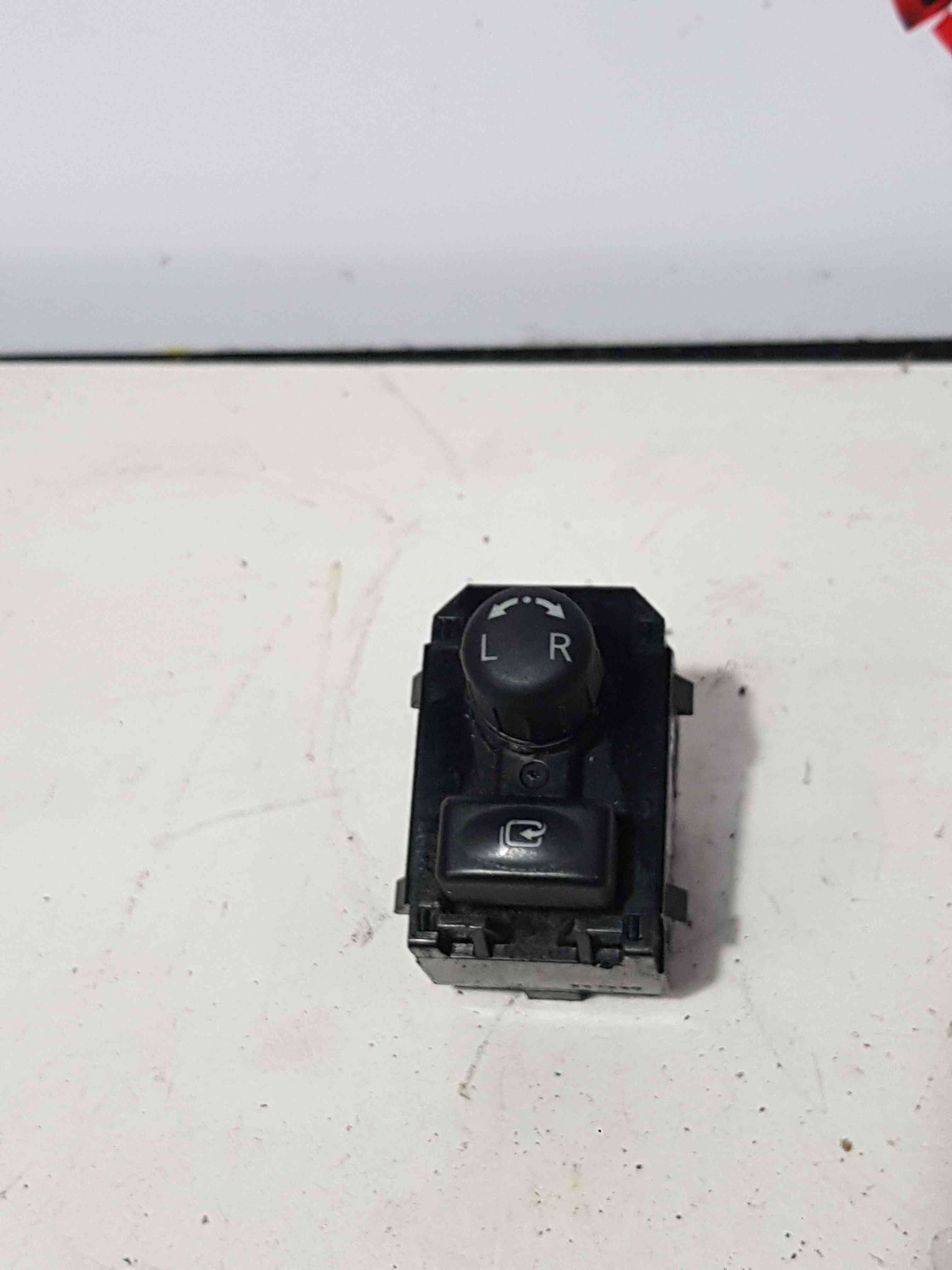 Thumb 2 Nissan X-Trail Tekna 2011-2014 Folding Wing Mirror Adjuster Swicth 