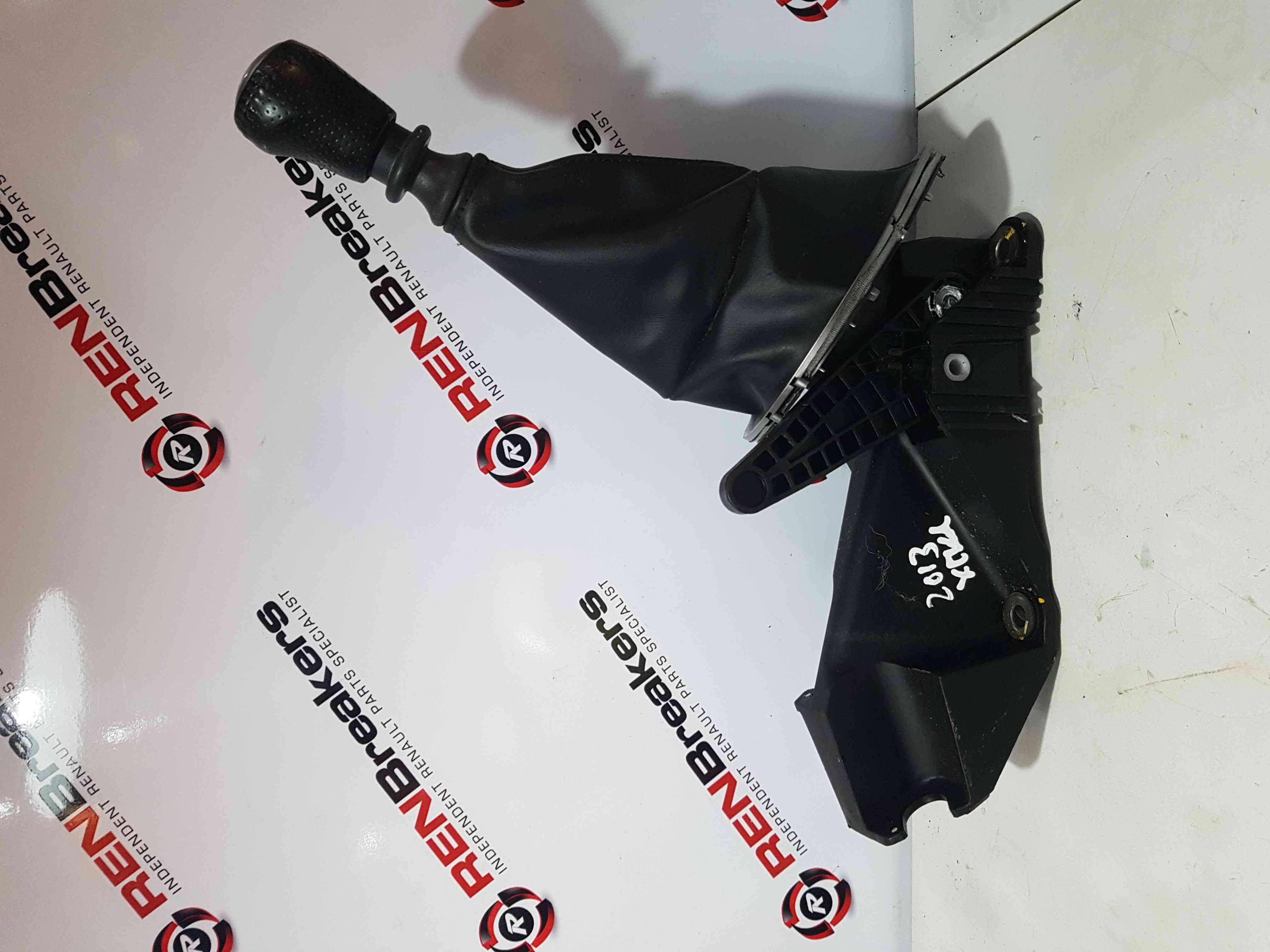 Thumb 10 Nissan X-Trail Tekna 2011-2014 Gearstick Mechanism Knob