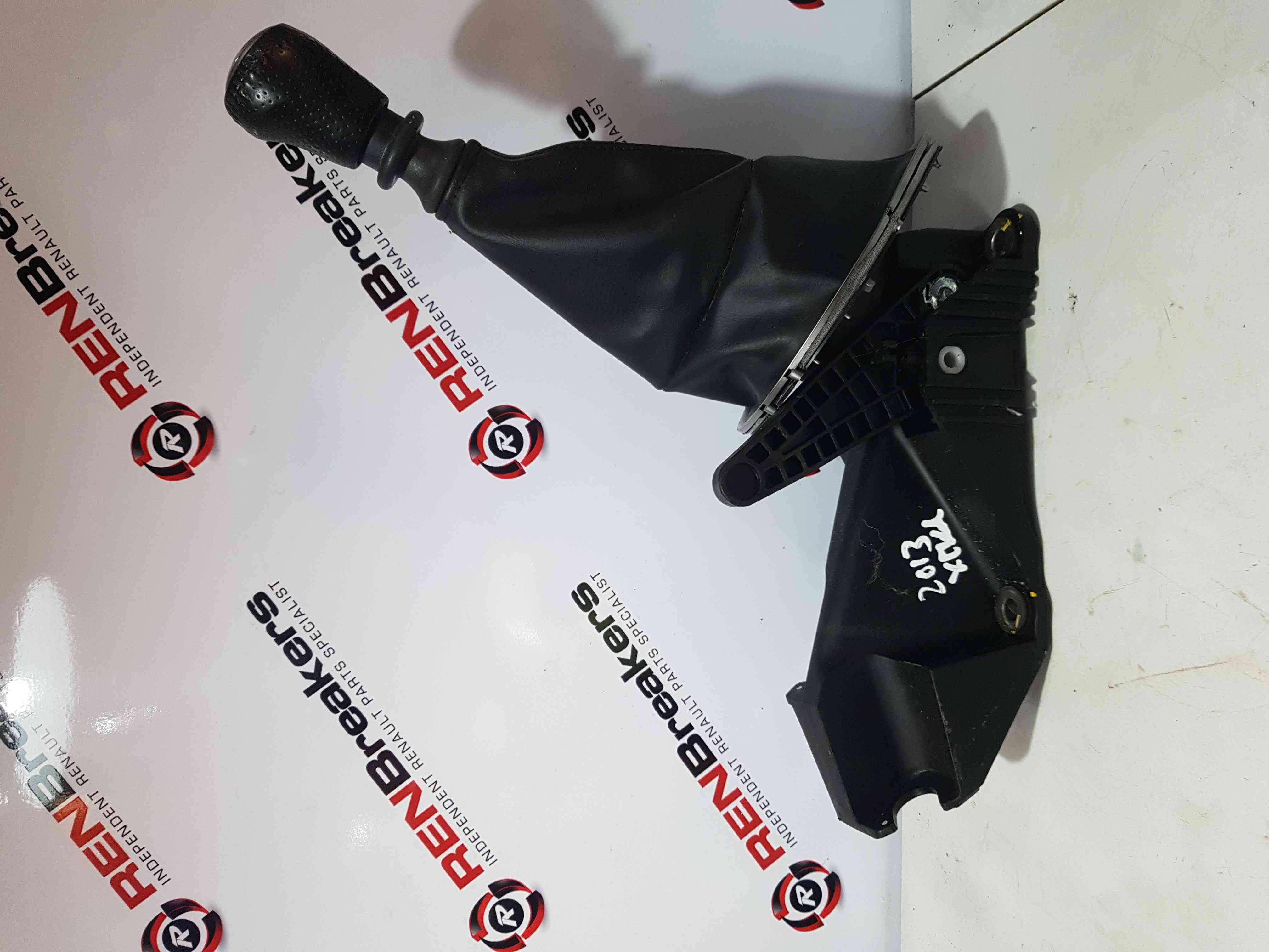 Thumb 11 Nissan X-Trail Tekna 2011-2014 Gearstick Mechanism Knob