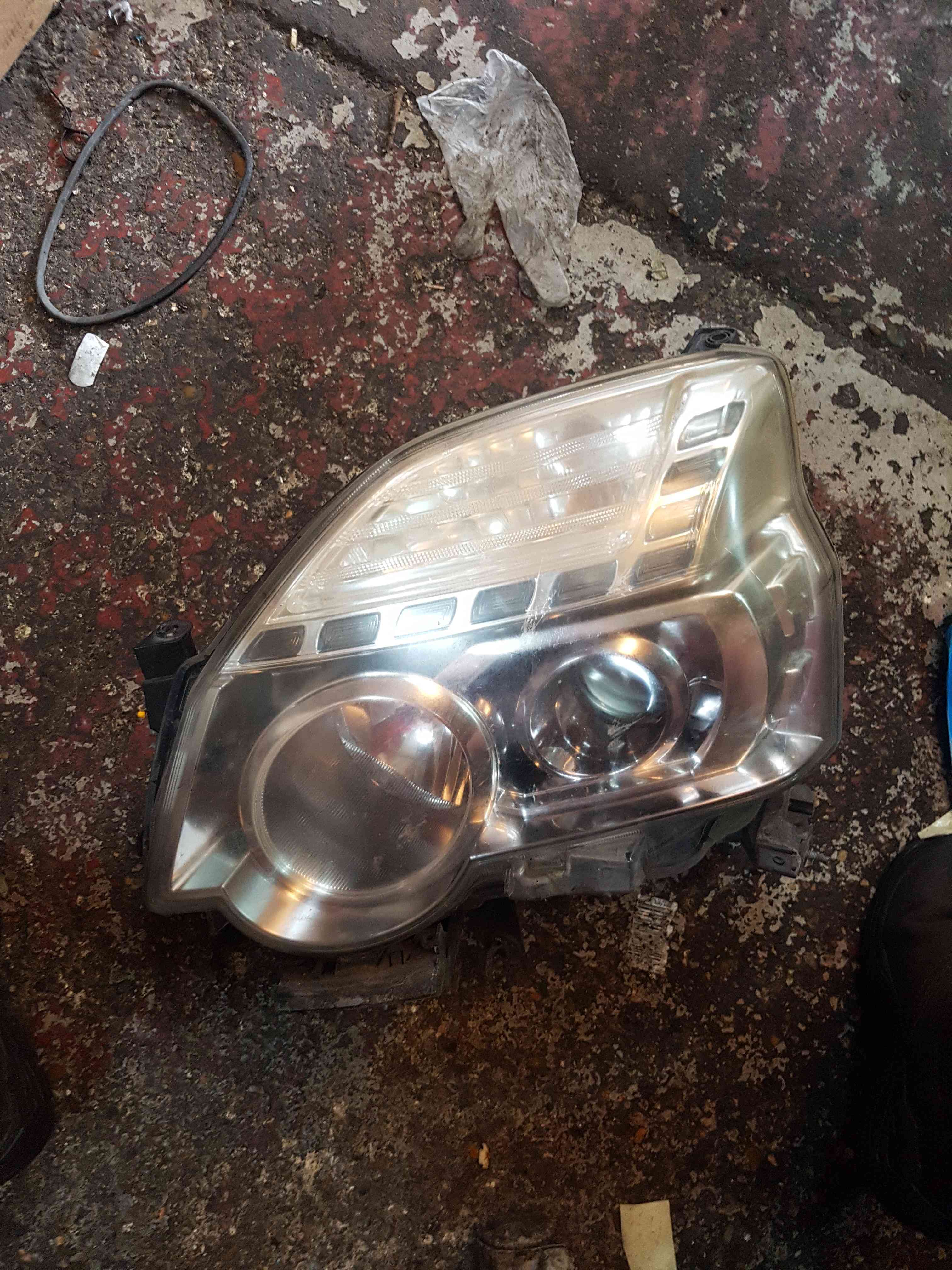 Thumb 2 Nissan X-Trail Tekna 2011-2014 Passenger NSF Front Headlight Xenon