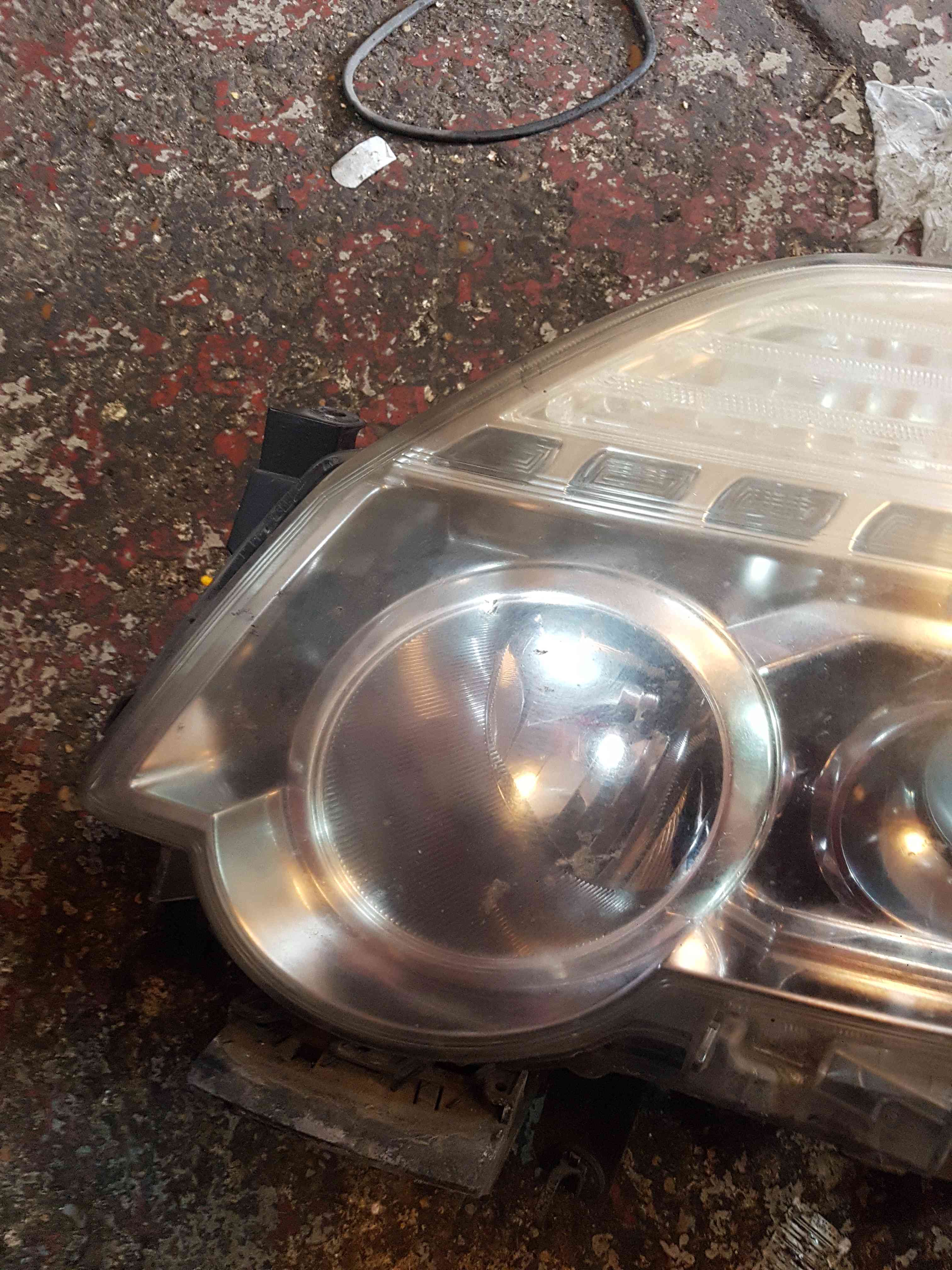 Thumb 3 Nissan X-Trail Tekna 2011-2014 Passenger NSF Front Headlight Xenon