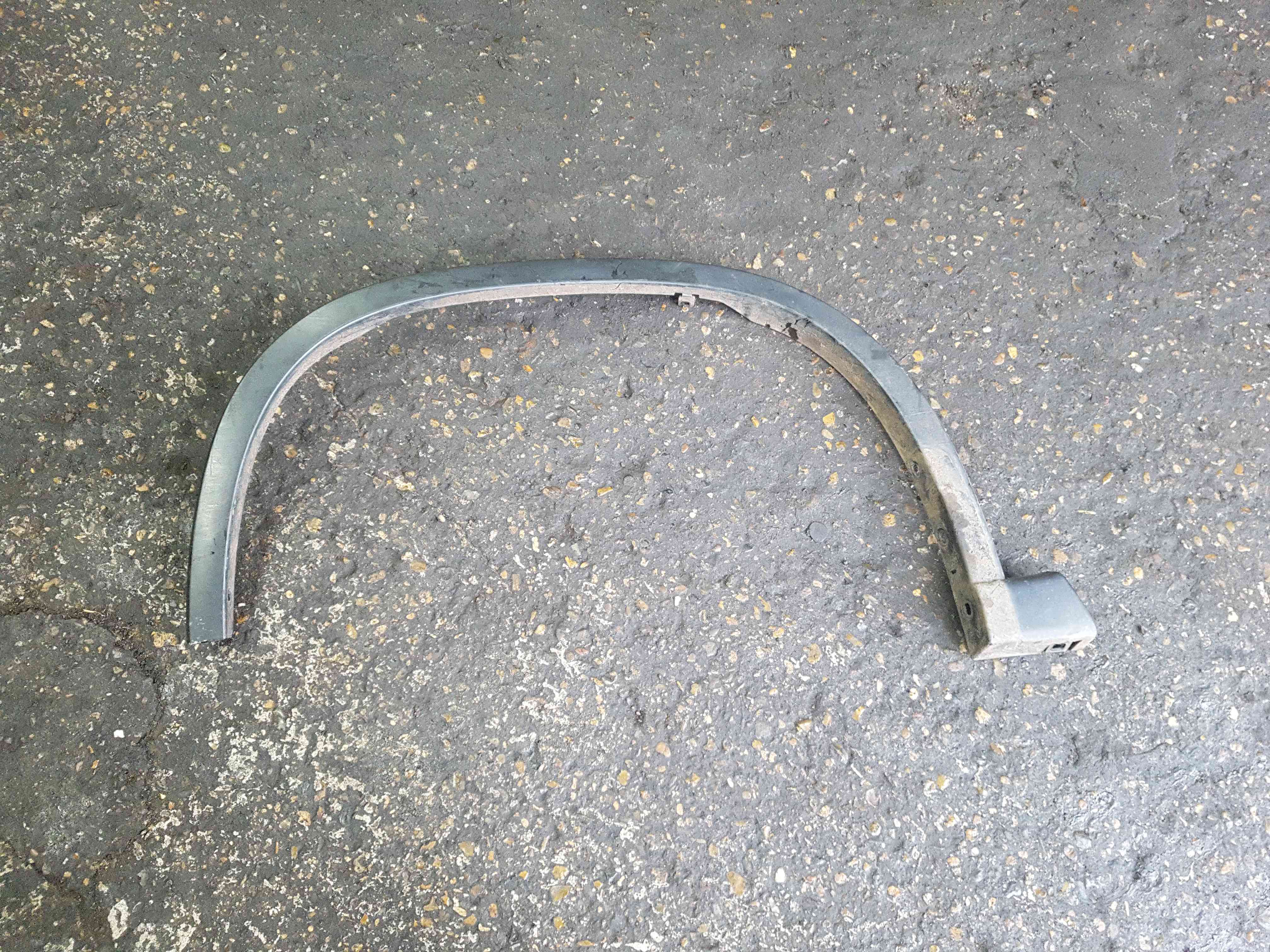 Thumb 2 Nissan X-Trail Tekna T31 2011-2014 NSF Wheel Arch Trim 758533Ub1a