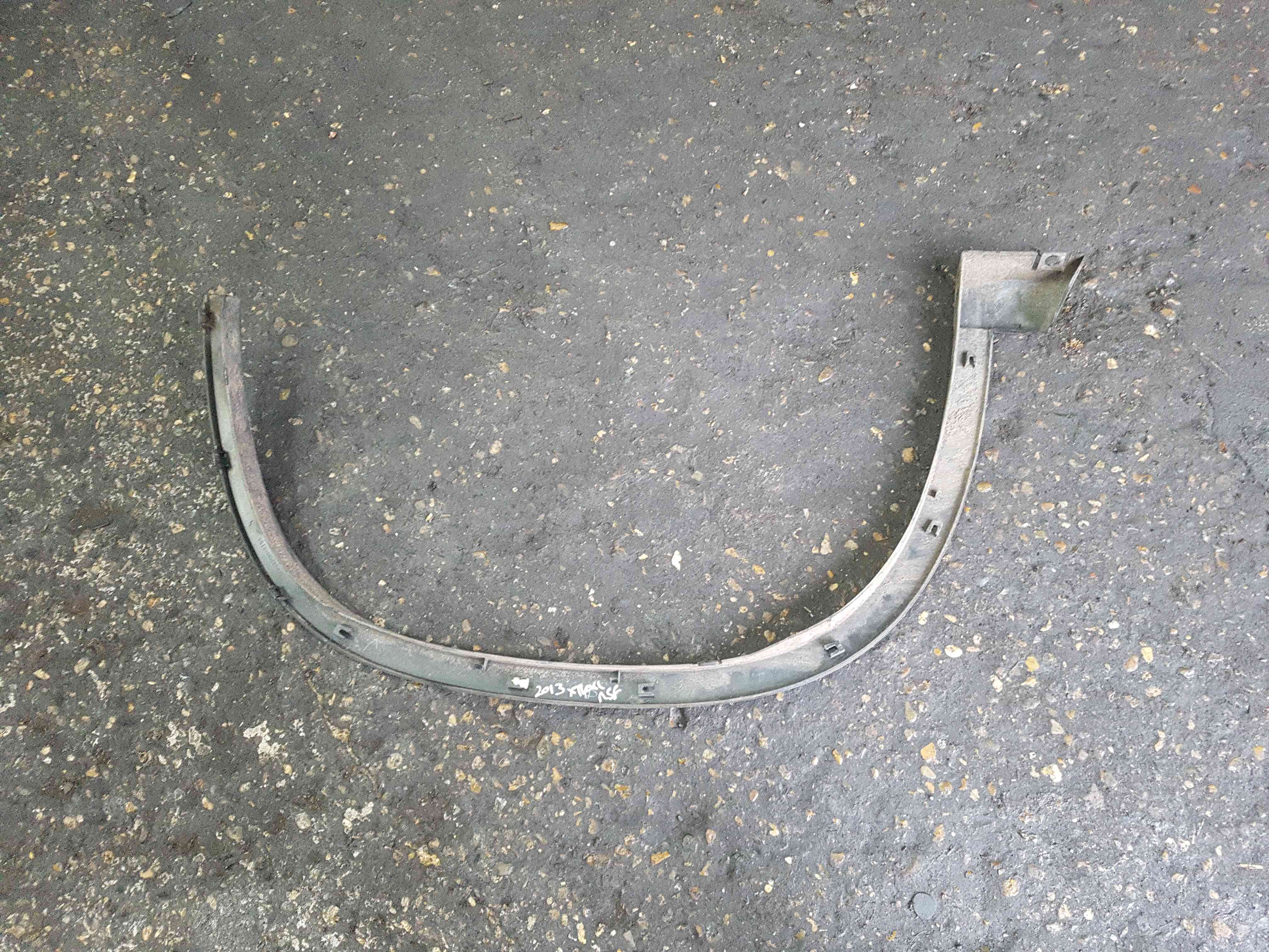 Thumb 5 Nissan X-Trail Tekna T31 2011-2014 NSF Wheel Arch Trim 758533Ub1a