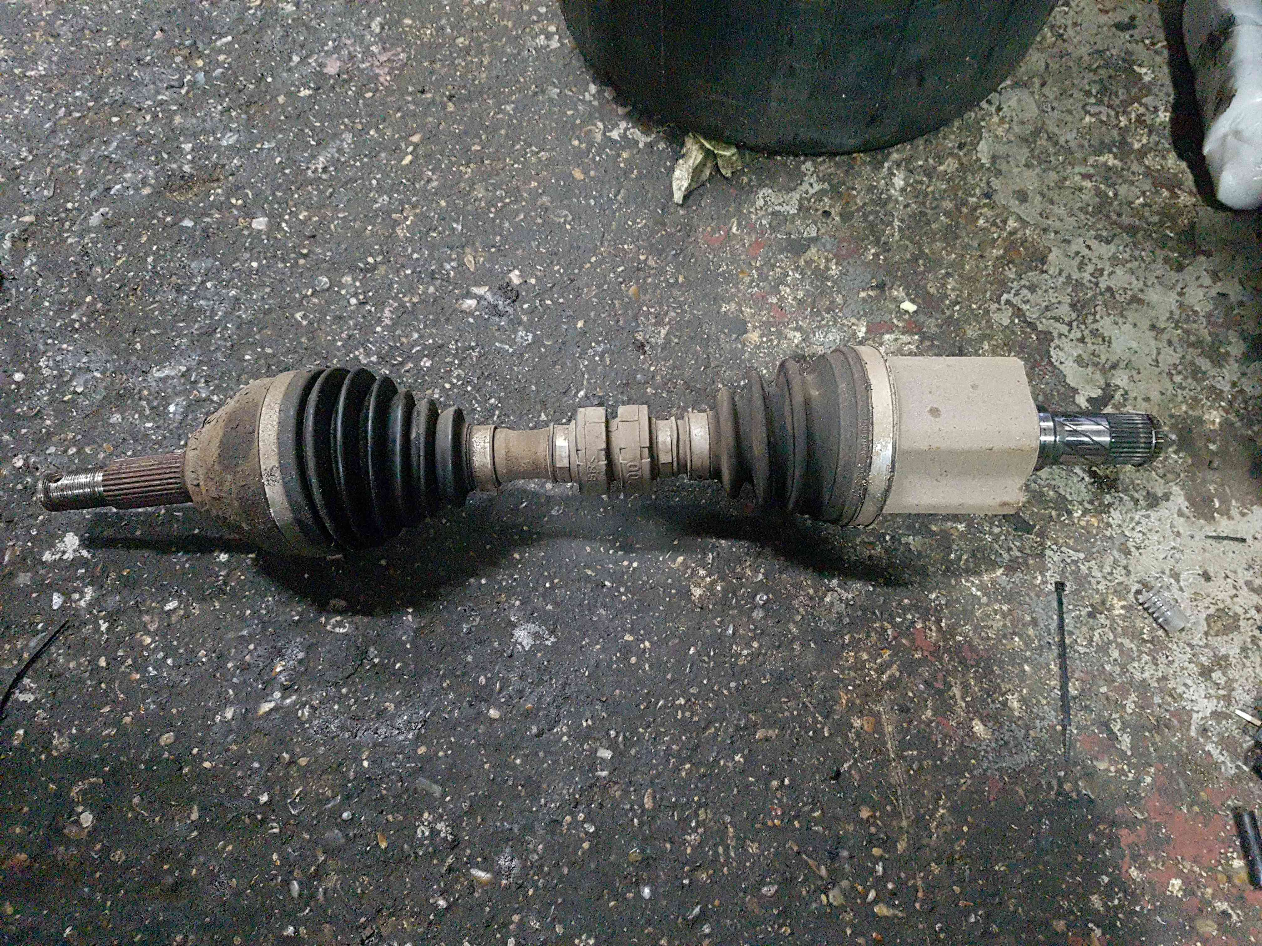 Thumb 3 Nissan X-Trail Tekna t31 2011-2014 2.0 DCI Nsf Front Passenger Driveshaft