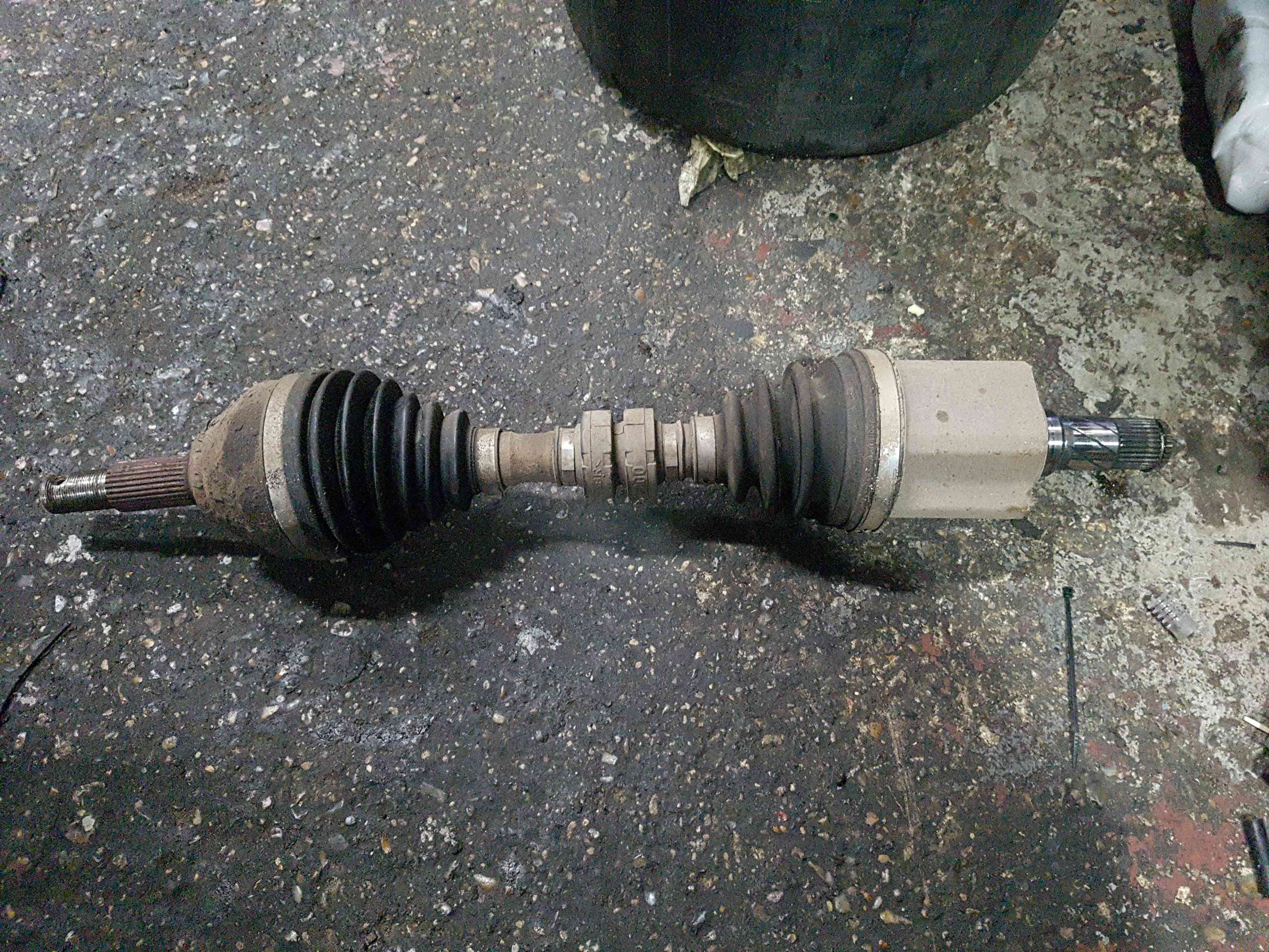 Thumb 4 Nissan X-Trail Tekna t31 2011-2014 2.0 DCI Nsf Front Passenger Driveshaft