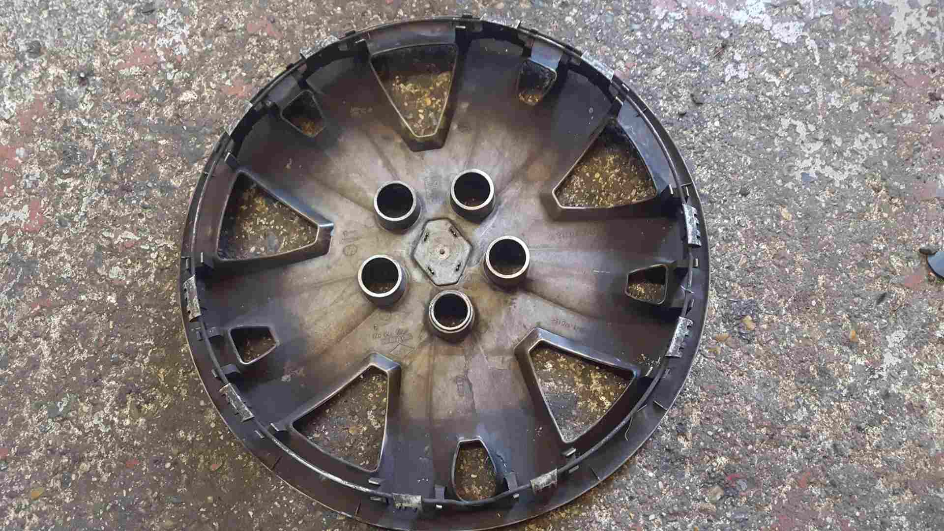 Thumb 3 Renault 2006-2012 Steel Wheel Cap Primastella 16Inch 8200479921
