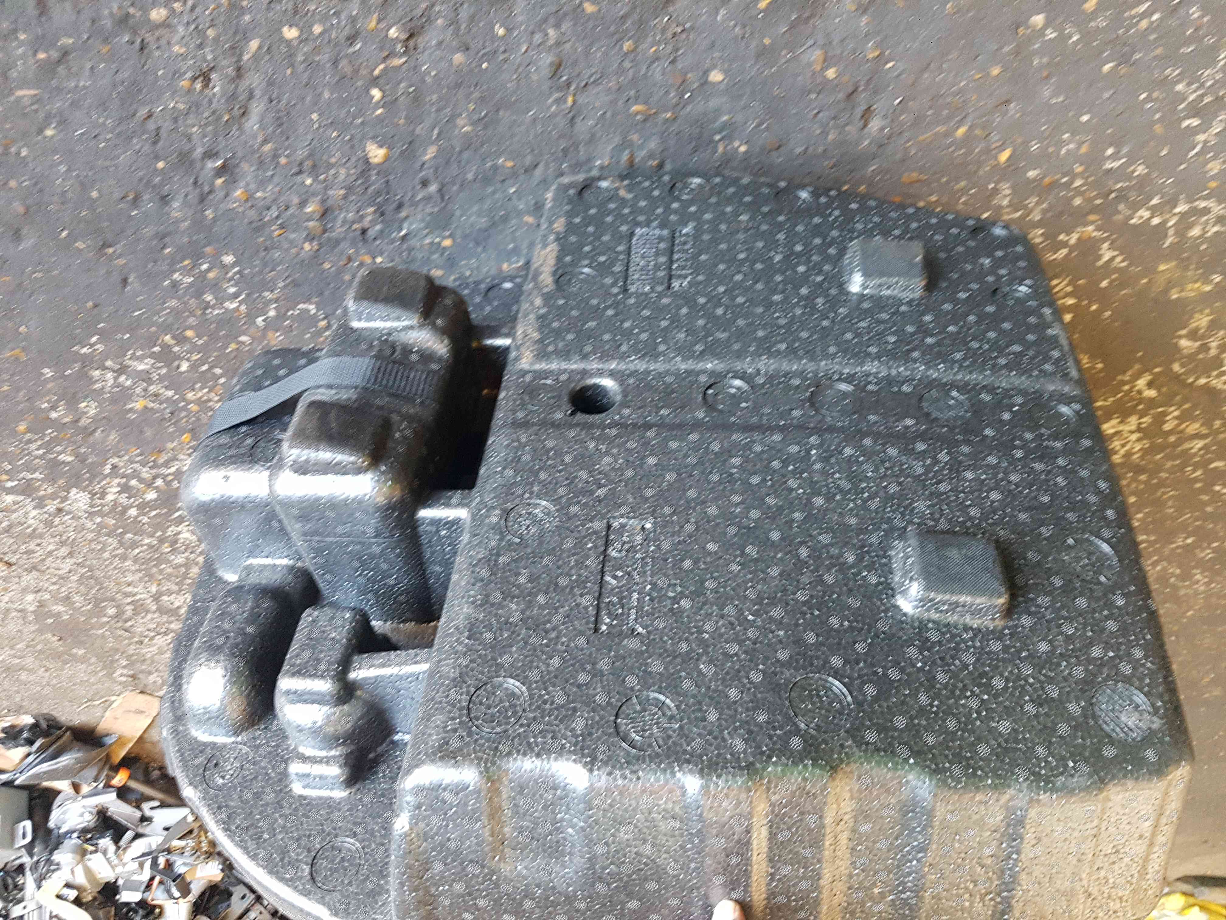 Thumb 5 Renault Arkana MK1 2019-2025 Foam Tyre Inflator SET + TOW Eye  997502208R