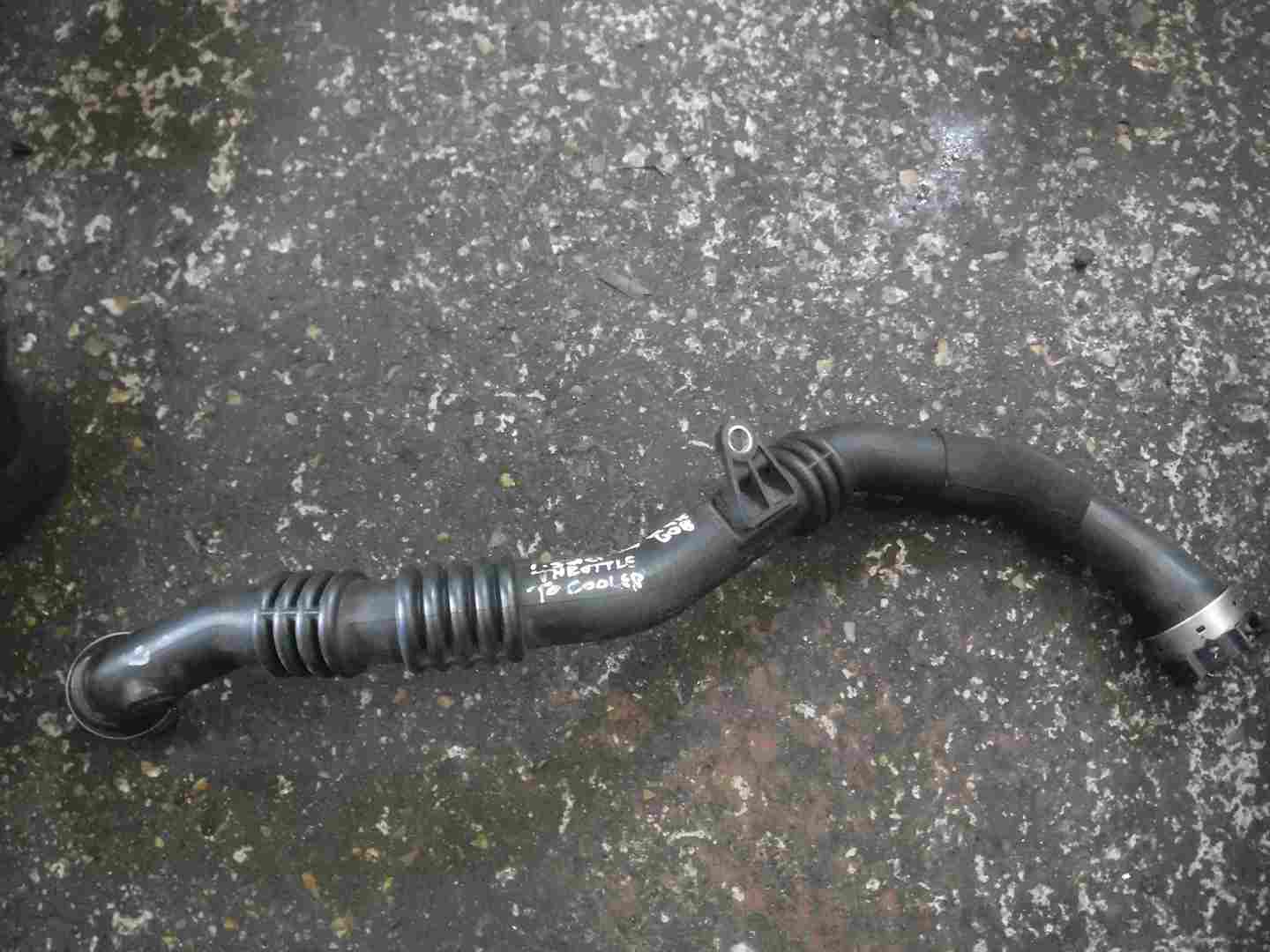 Renault Captur 2013-2015 1.5 dCi Throttle Body To Intercooler Pipe K9K 608