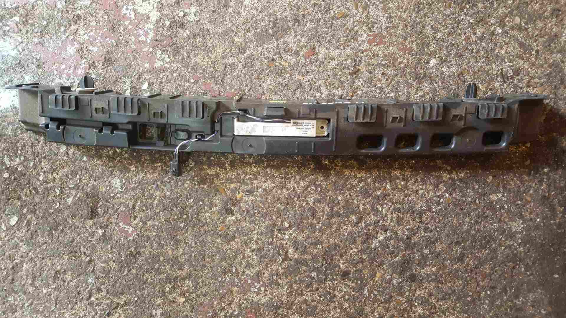Renault Captur 2013-2015 Bumper Mount Rear Centre 850425825R