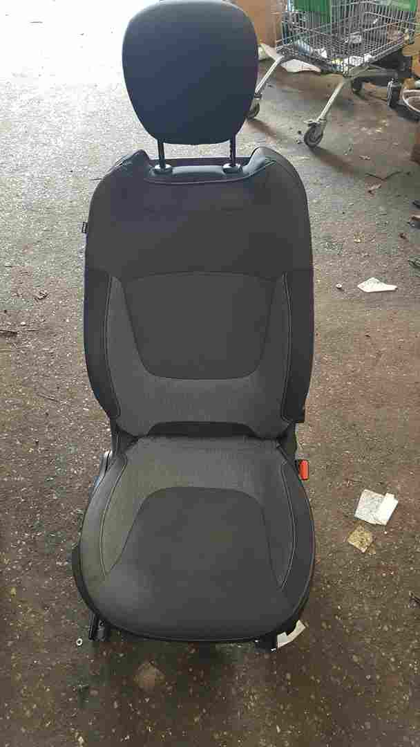 Renault Captur 2013-2015 Drivers OSF Front Chair Seat