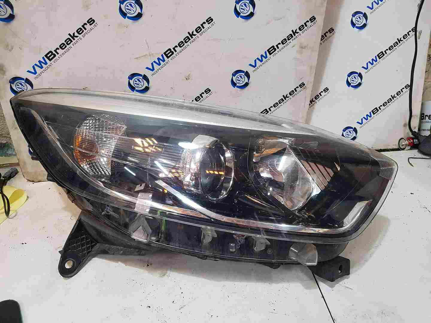 Thumb 2 Renault Captur 2013-2015 Drivers OSF Front Headlight 260100961R BROKEN TAB