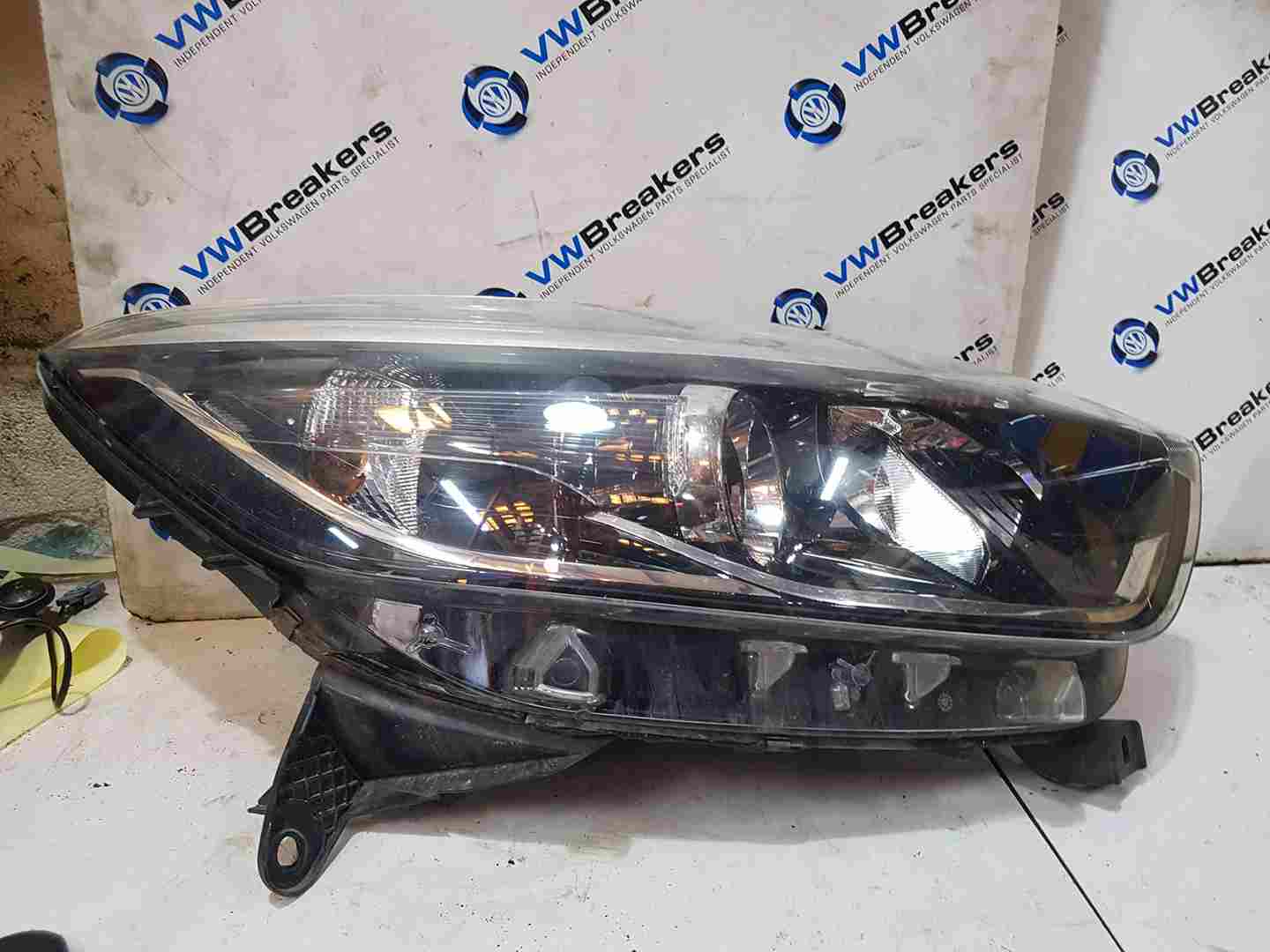 Thumb 6 Renault Captur 2013-2015 Drivers OSF Front Headlight 260100961R BROKEN TAB