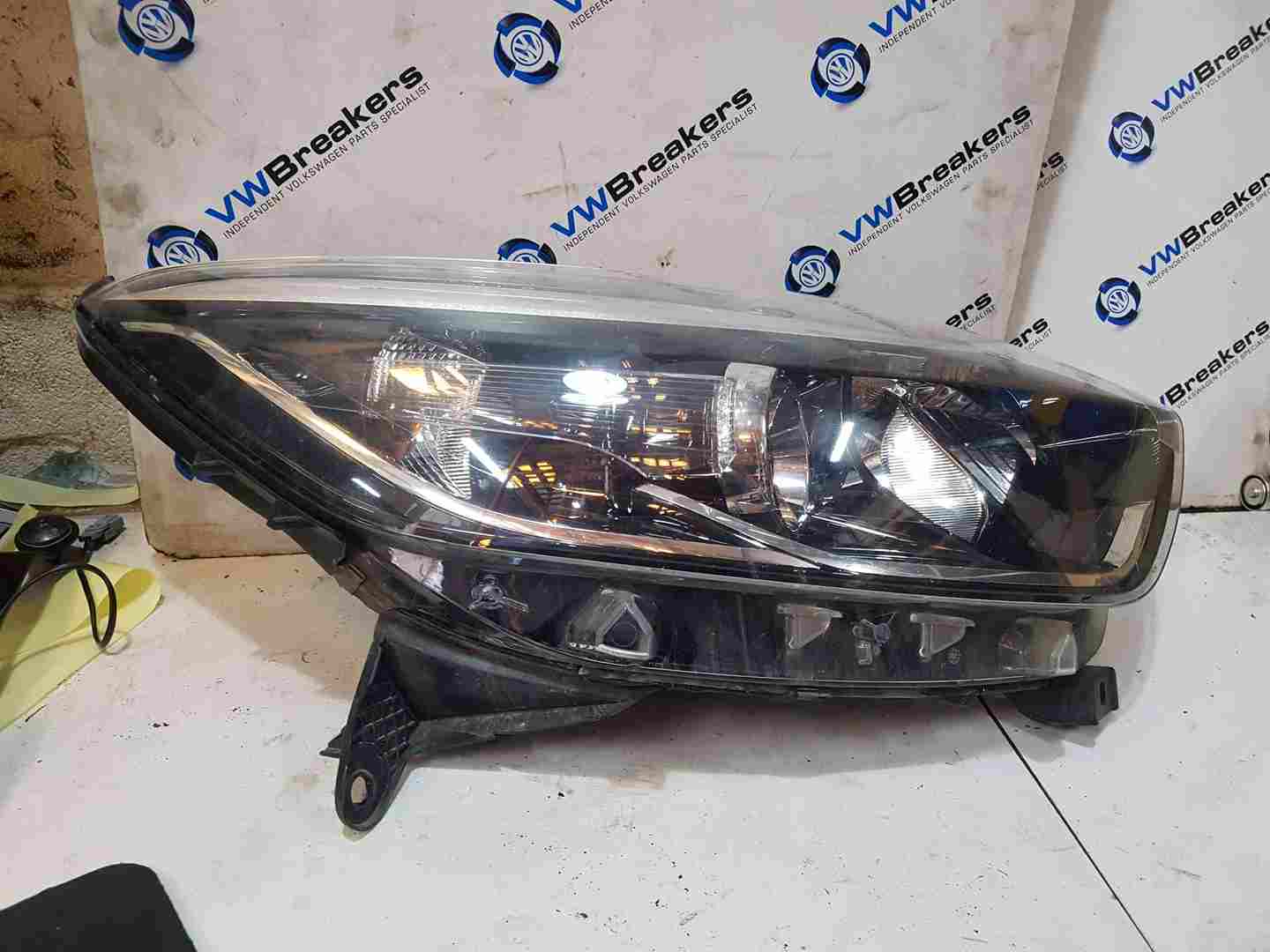 Thumb 7 Renault Captur 2013-2015 Drivers OSF Front Headlight 260100961R BROKEN TAB