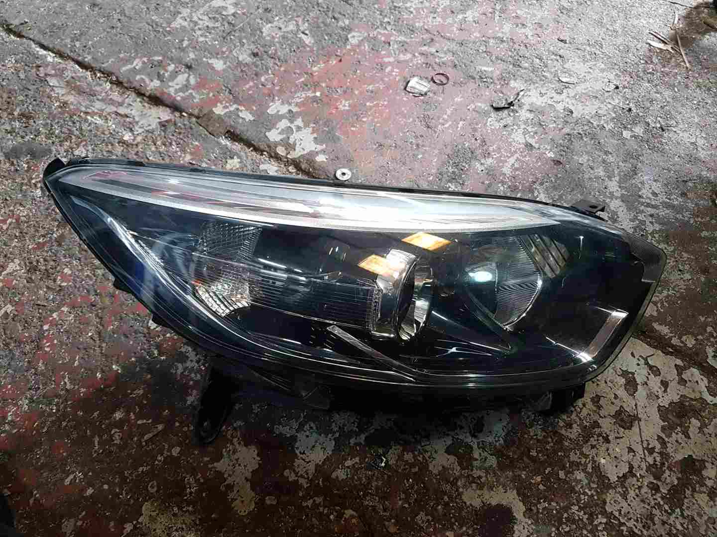 Thumb 2 Renault Captur 2013-2015 Drivers OSF Front Headlight 260104476r