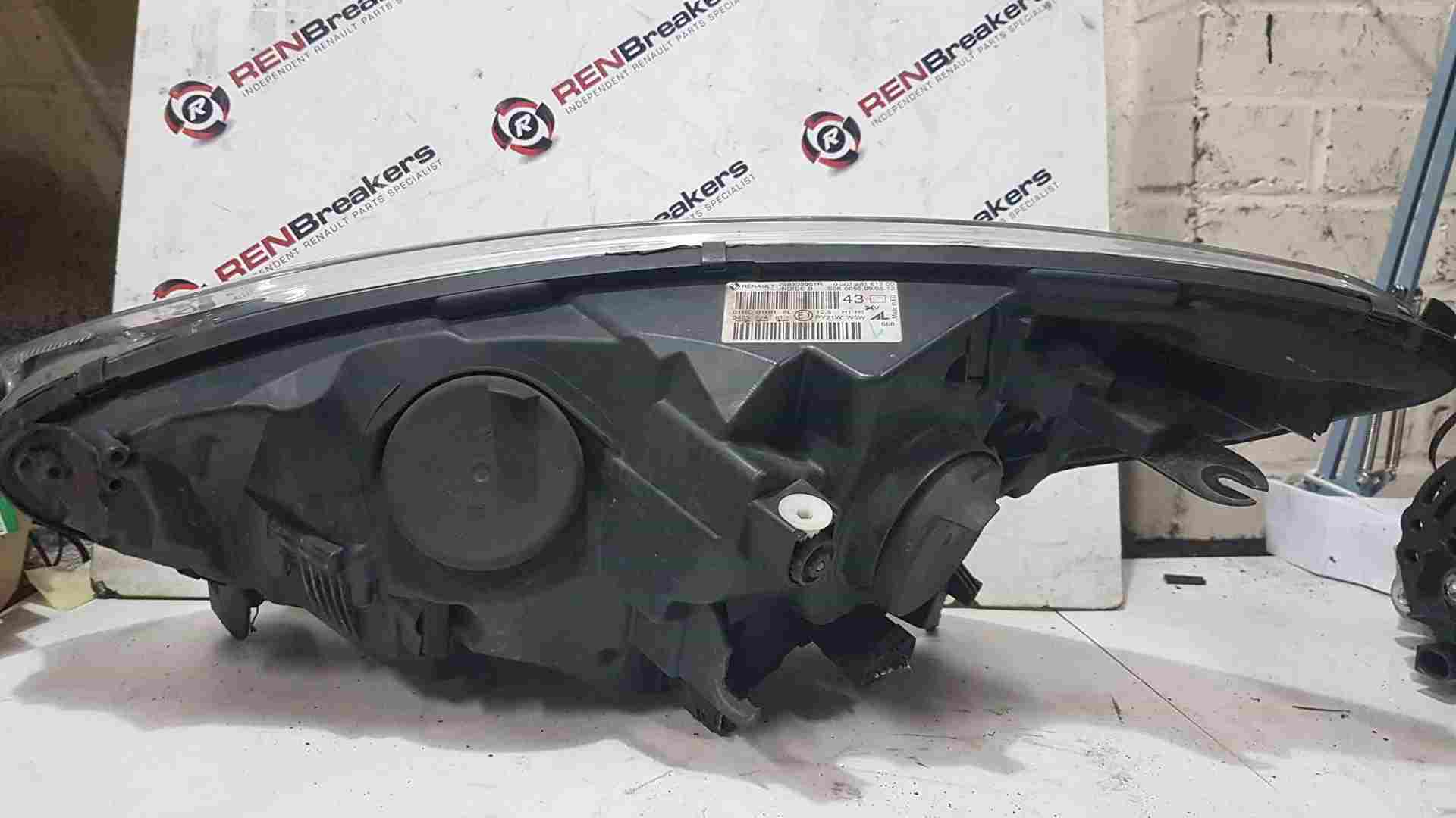Thumb 6 Renault Captur 2013-2019 Drivers OSF Front Headlight Broken Tabs 260100961R