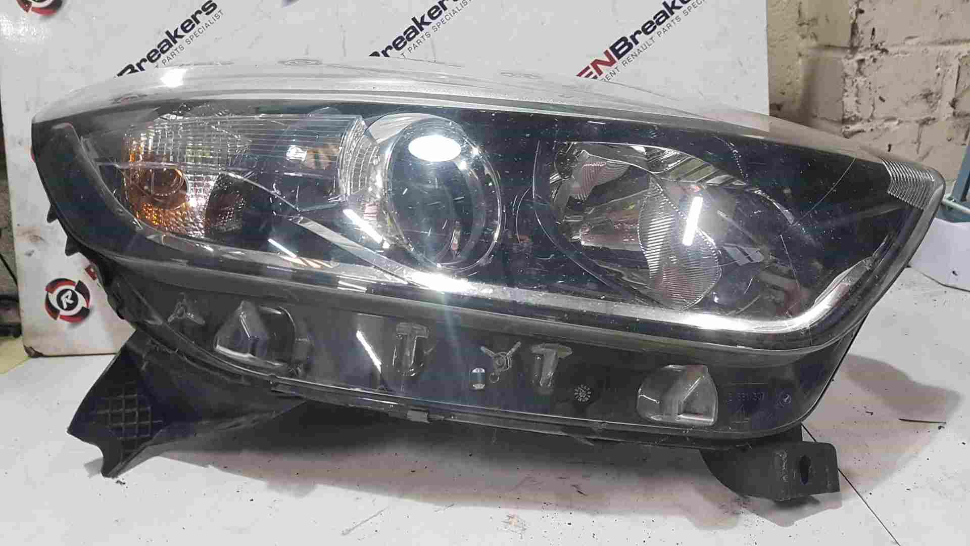 Thumb 7 Renault Captur 2013-2019 Drivers OSF Front Headlight Broken Tabs 260100961R