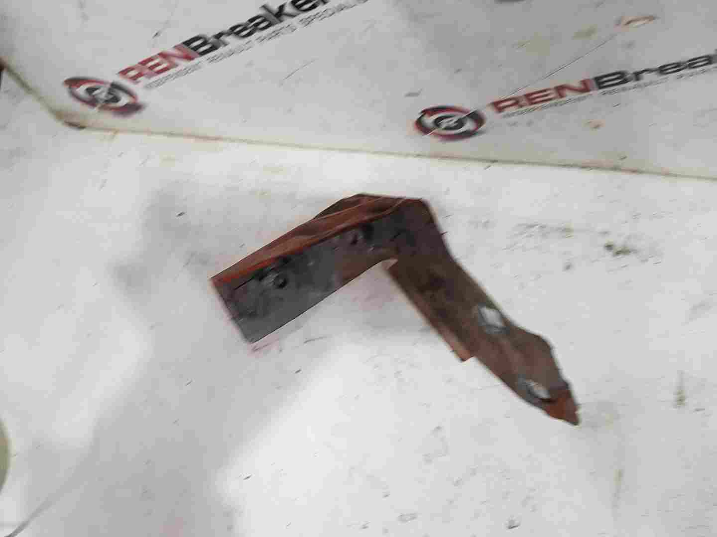 Thumb 3 Renault Captur 2013-2015 Drivers OSF Front Wing Chassis Support Bracket