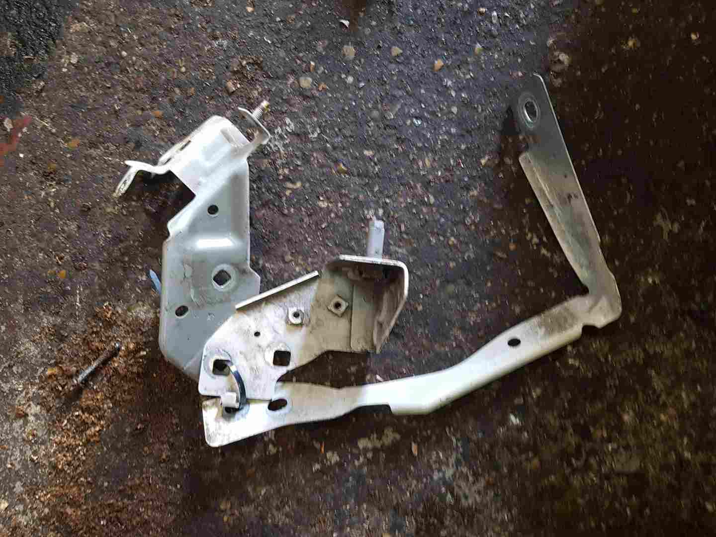 Thumb 2 Renault Captur 2013-2015 Drivers OSF Front Wing Chassis Support Brackets Bixnd