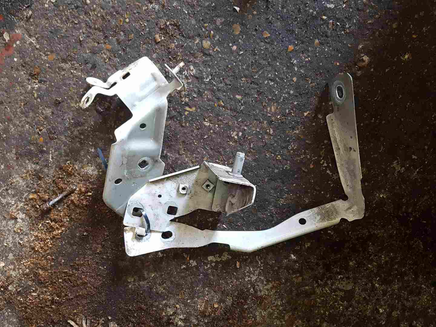 Thumb 3 Renault Captur 2013-2015 Drivers OSF Front Wing Chassis Support Brackets Bixnd