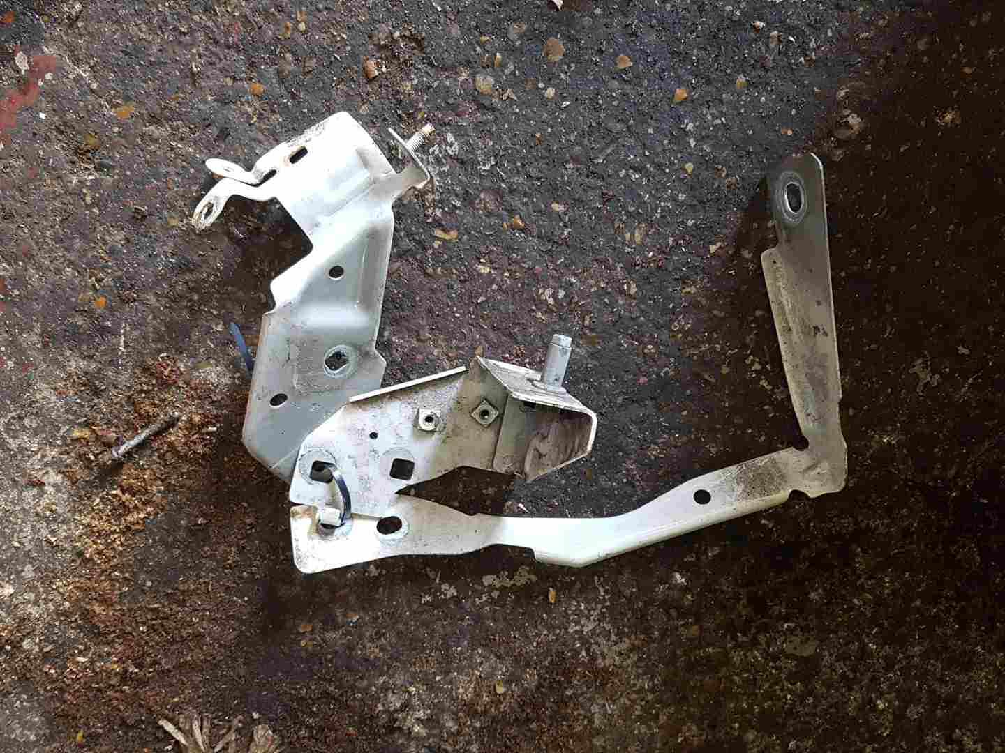 Thumb 4 Renault Captur 2013-2015 Drivers OSF Front Wing Chassis Support Brackets Bixnd