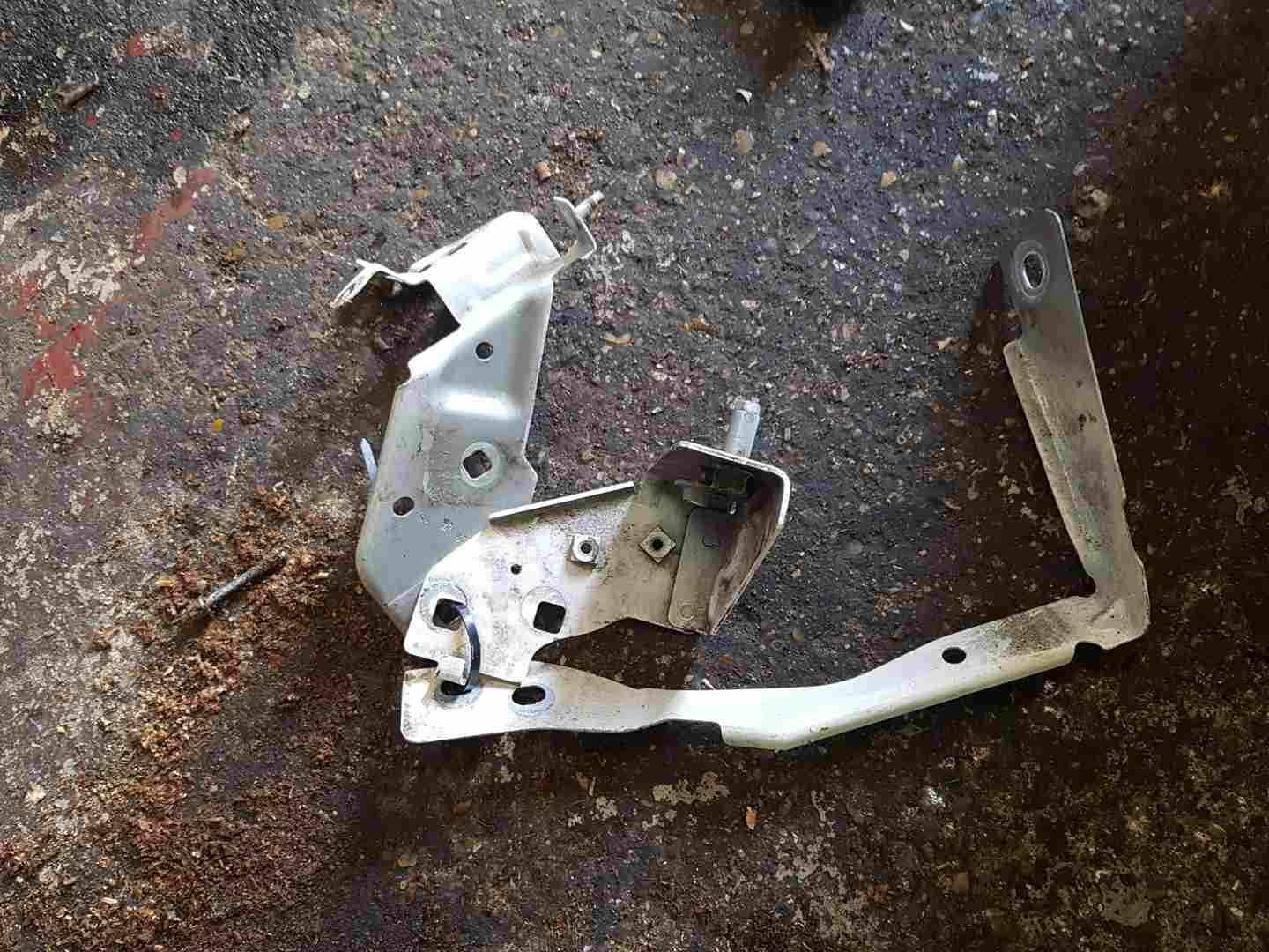 Thumb 5 Renault Captur 2013-2015 Drivers OSF Front Wing Chassis Support Brackets Bixnd