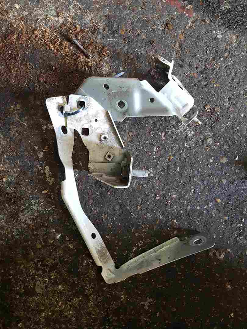 Renault Captur 2013-2015 Drivers OSF Front Wing Chassis Support Brackets Bixnd