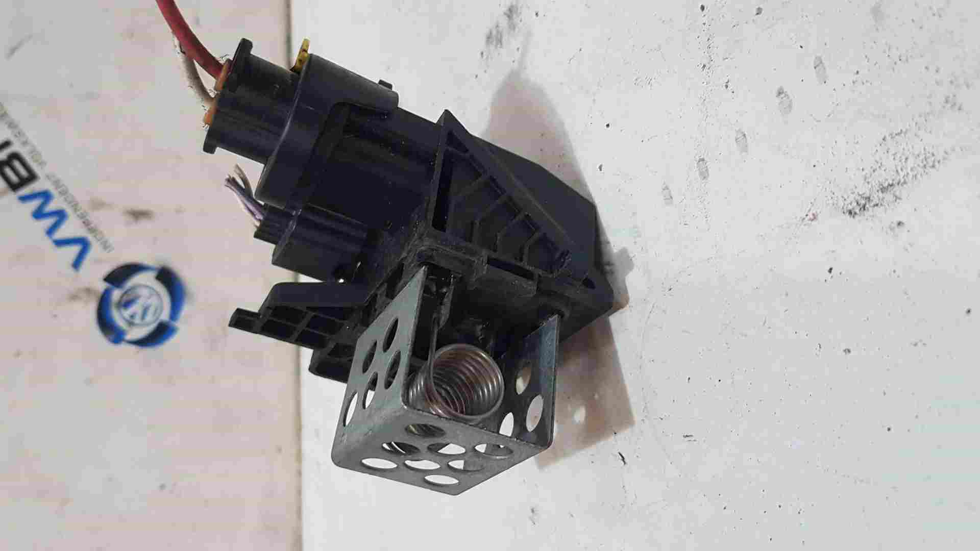 Thumb 4 Renault Captur 2013-2015 FAN Resistor 255503792R