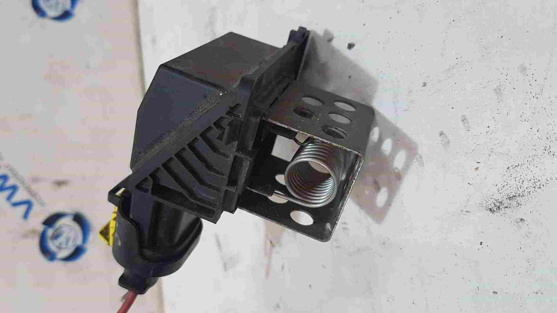 Thumb 8 Renault Captur 2013-2015 FAN Resistor 255503792R