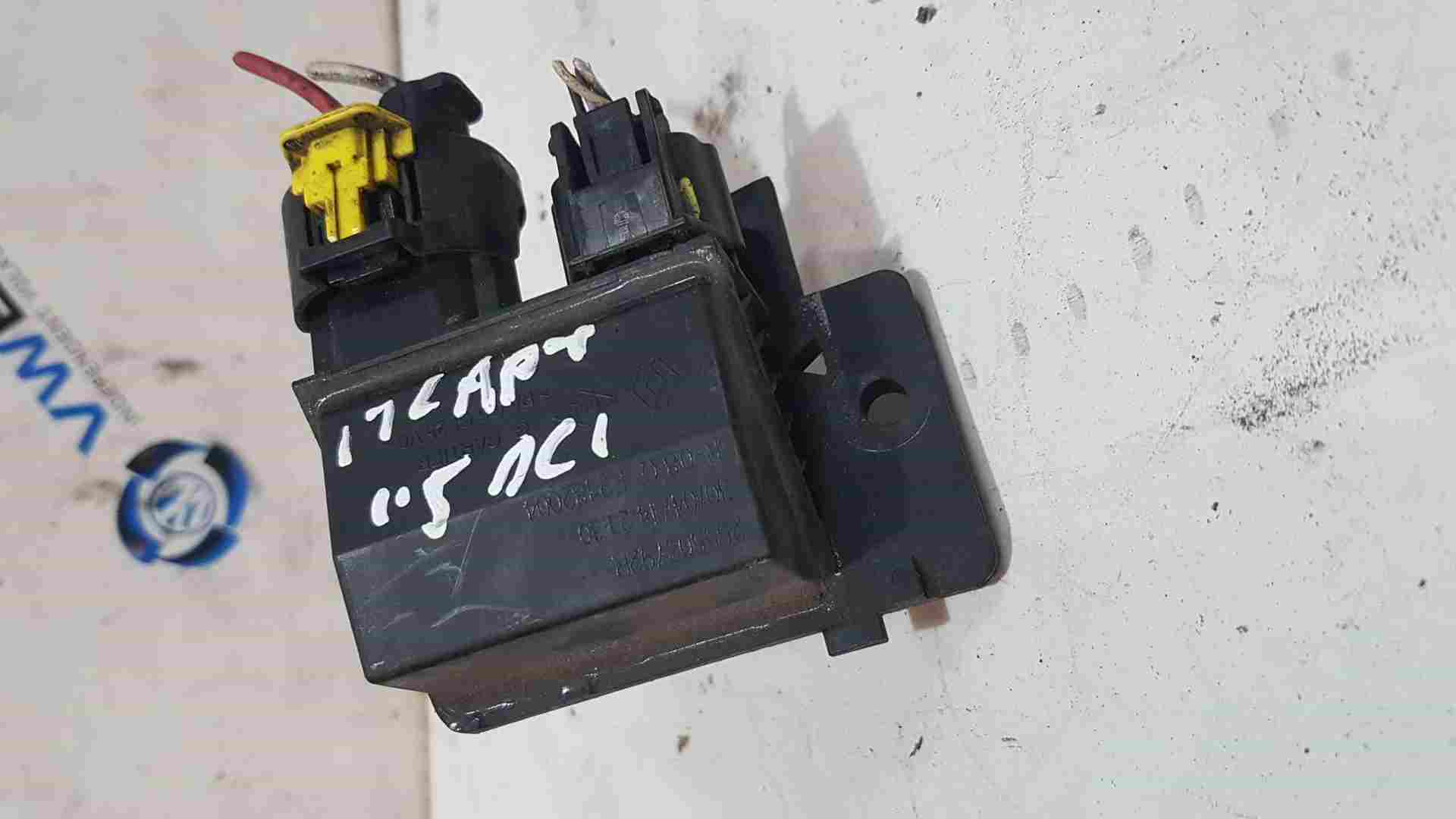 Thumb 9 Renault Captur 2013-2015 FAN Resistor 255503792R