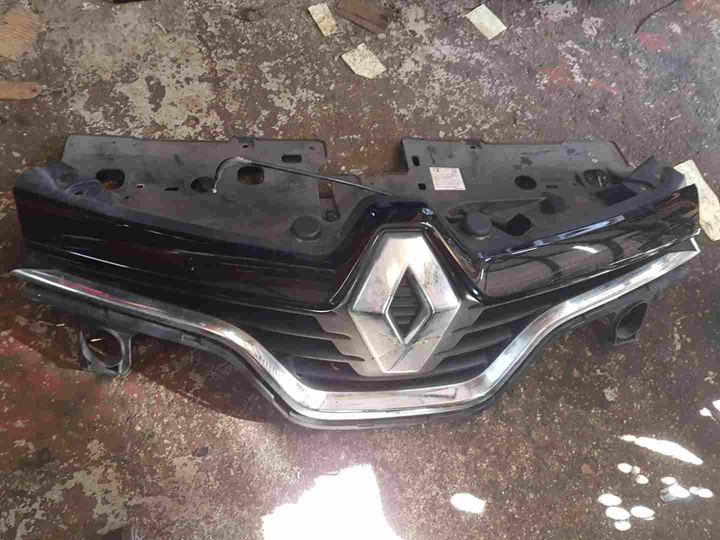 Thumb 2 Renault Captur 2013-2015 Front Bumper Grill Grille 978186889R