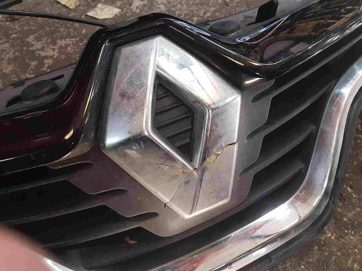 Thumb 3 Renault Captur 2013-2015 Front Bumper Grill Grille 978186889R
