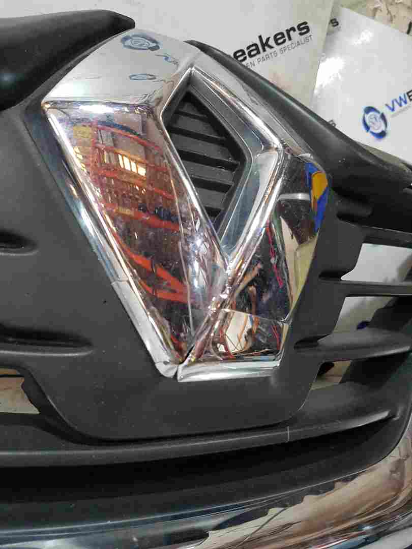 Thumb 2 Renault Captur 2013-2015 Front Bumper Grill Grille Damaged